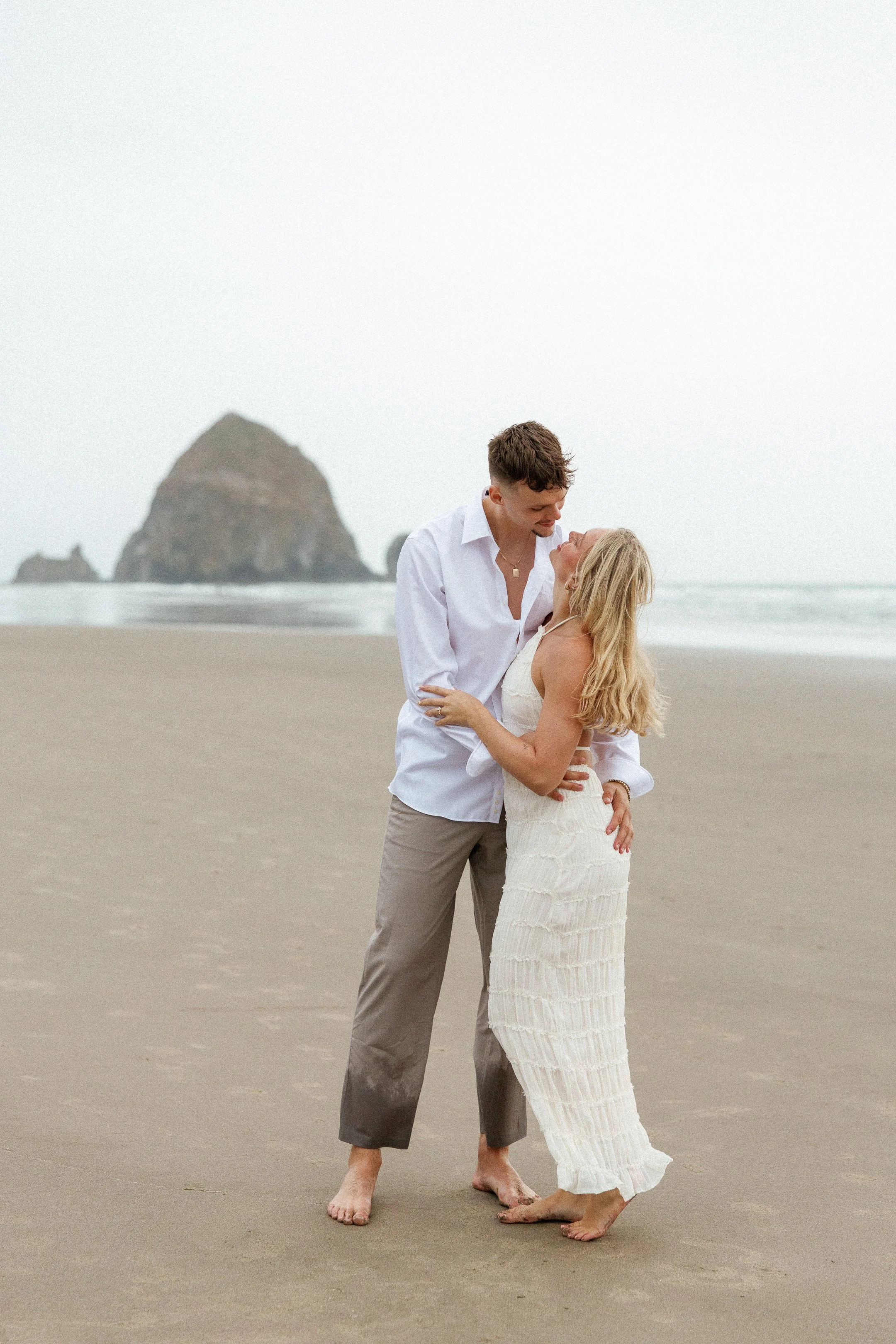 Megan_VanDoran_Photography_Cannon Beach_Oregon_Coast_Engagement-172.jpg