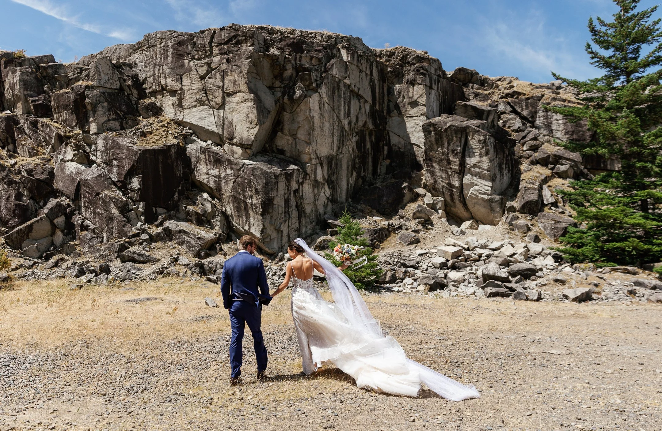 The_Ruins_Hood_River_Oregon_Wedding_Megan_VanDoran_Photography-69.jpg