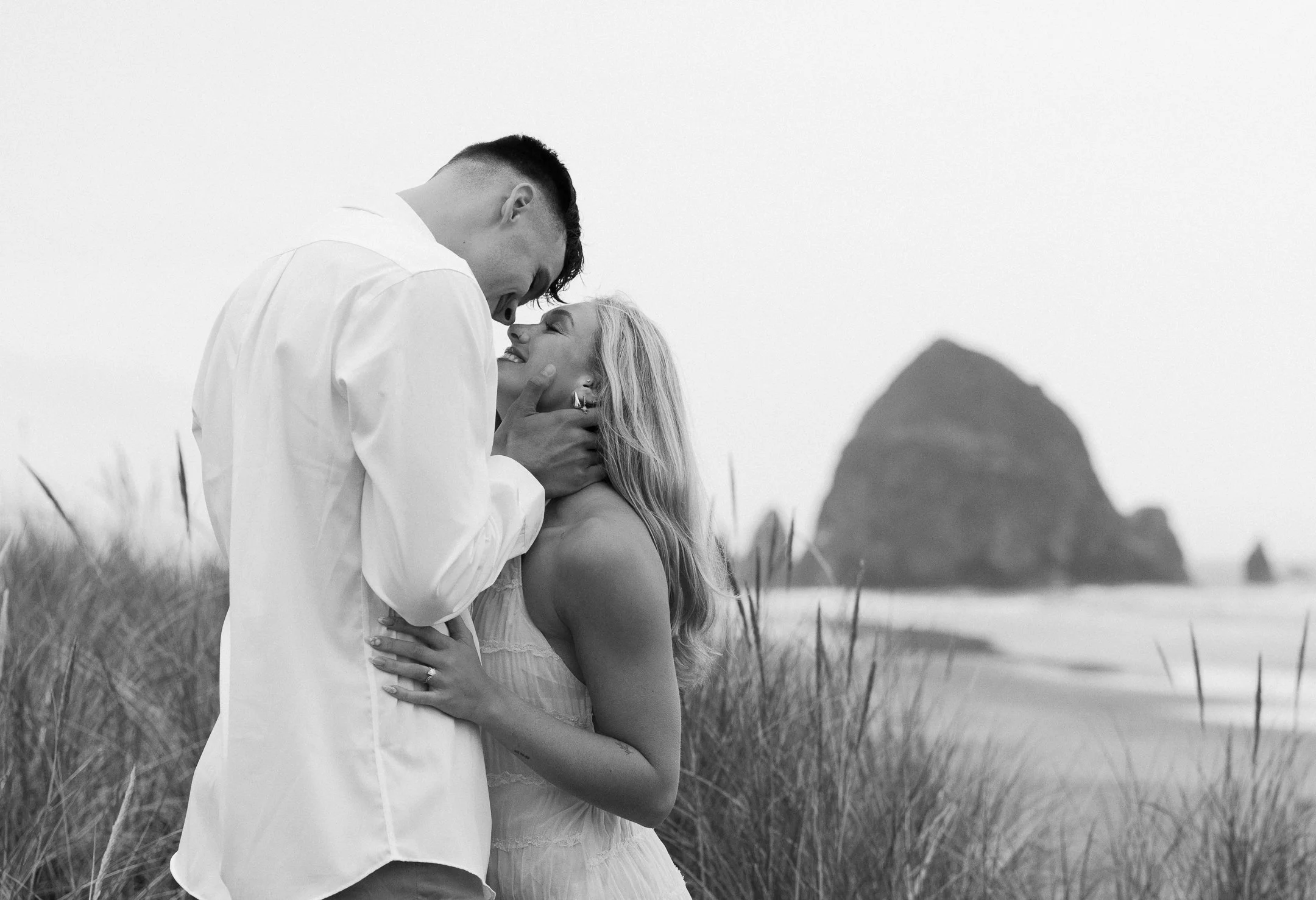 Megan_VanDoran_Photography_Cannon Beach_Oregon_Coast_Engagement-17.jpg