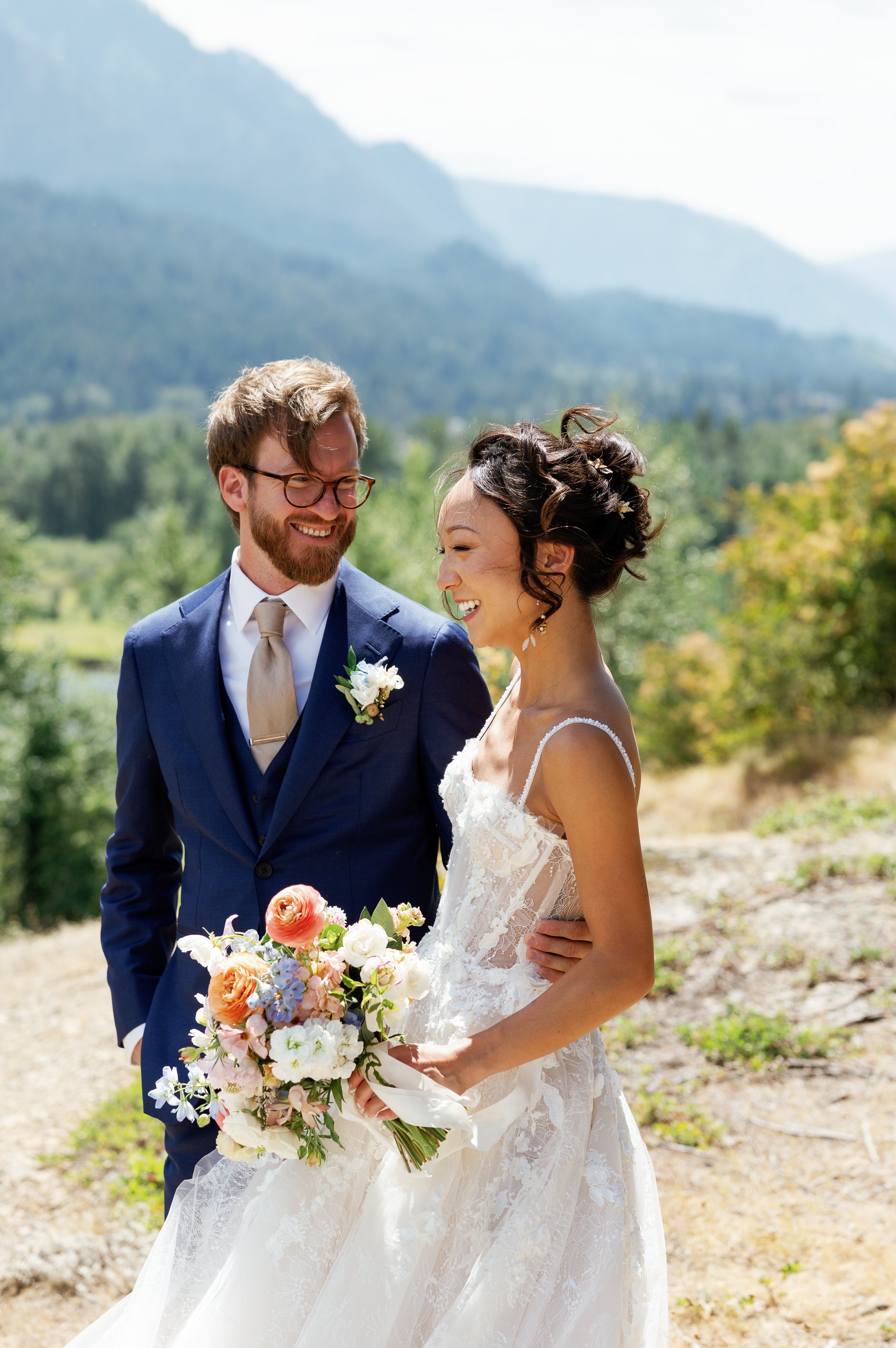 The_Ruins_Hood_River_Oregon_Wedding_Megan_VanDoran_Photography-91.jpg