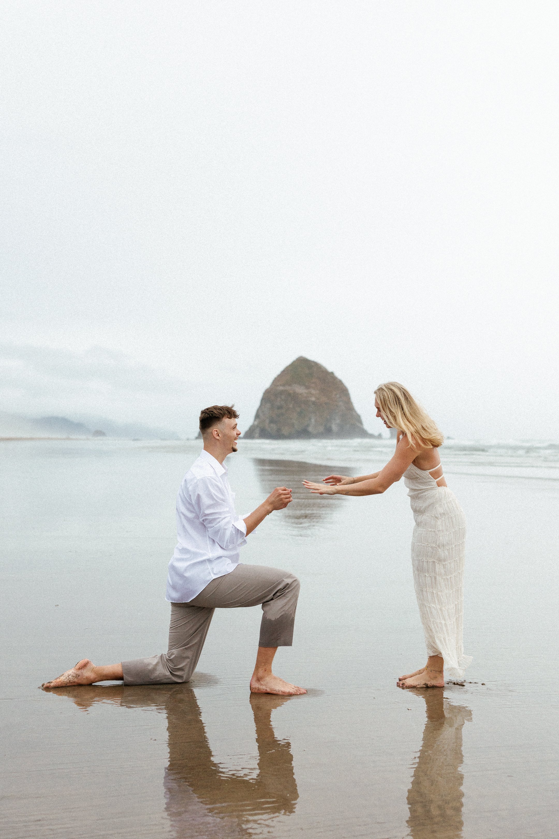 Megan_VanDoran_Photography_Cannon Beach_Oregon_Coast_Engagement-152.jpg