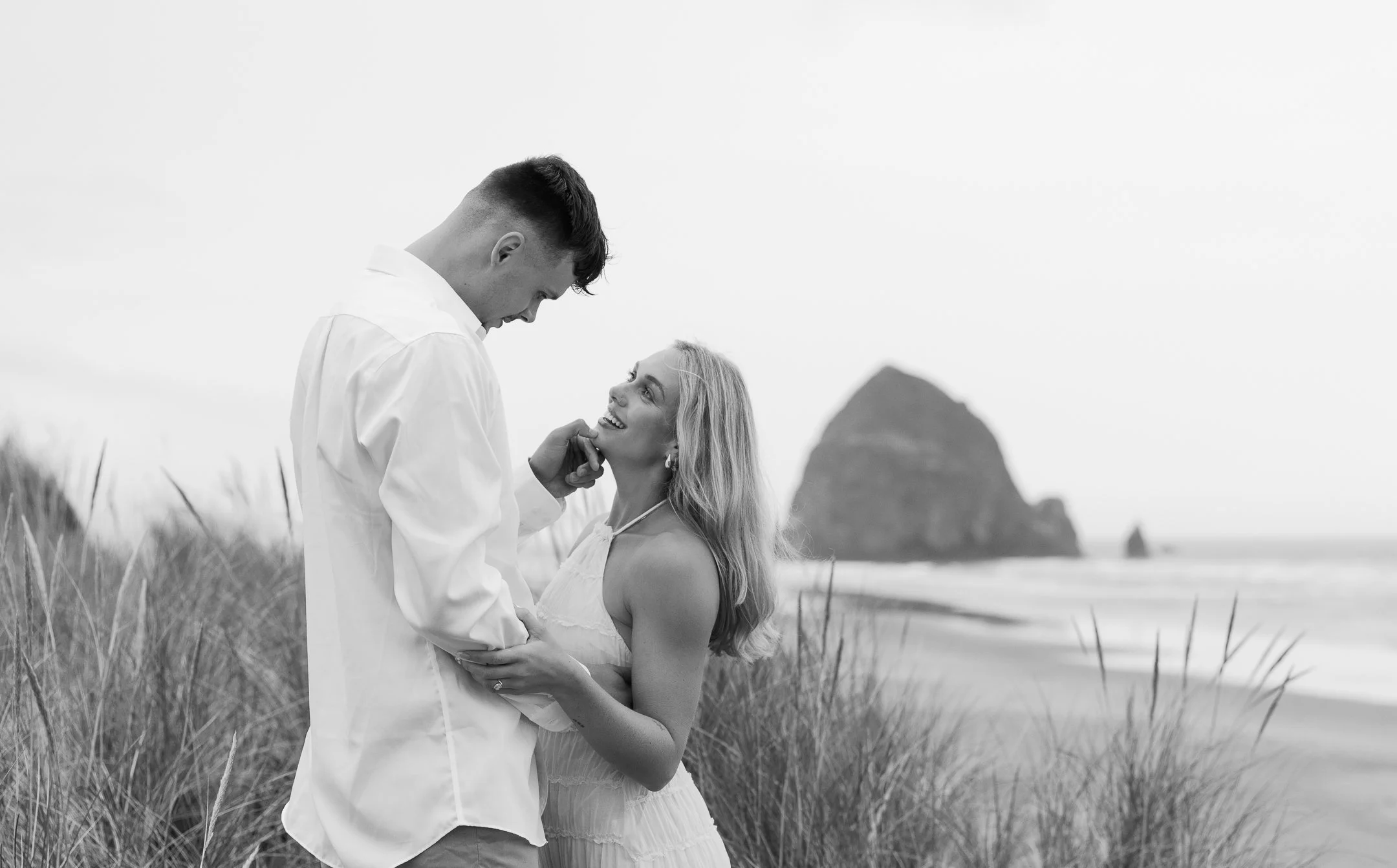 Megan_VanDoran_Photography_Cannon Beach_Oregon_Coast_Engagement-14.jpg