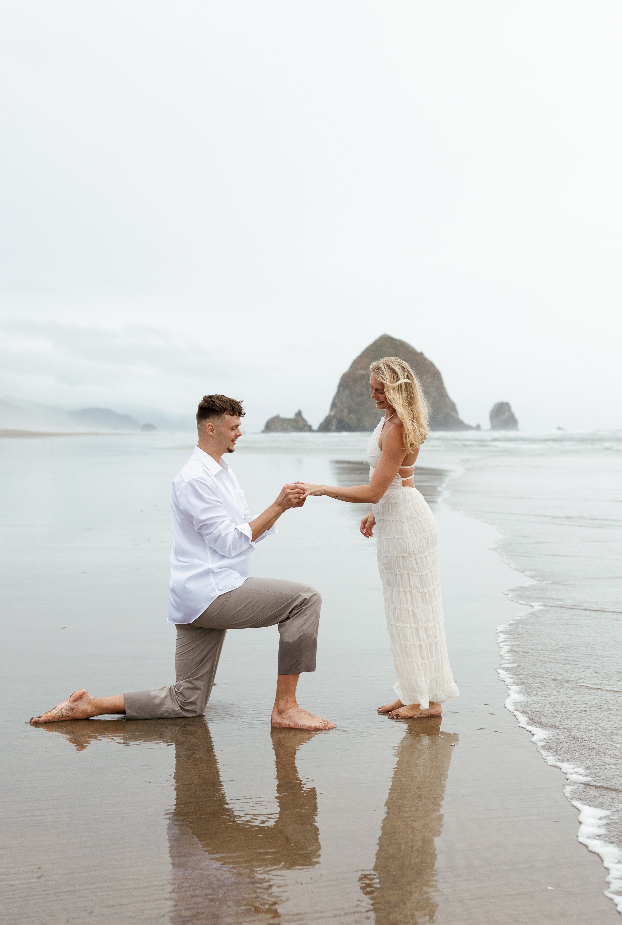 Megan_VanDoran_Photography_Cannon Beach_Oregon_Coast_Engagement-156.jpg