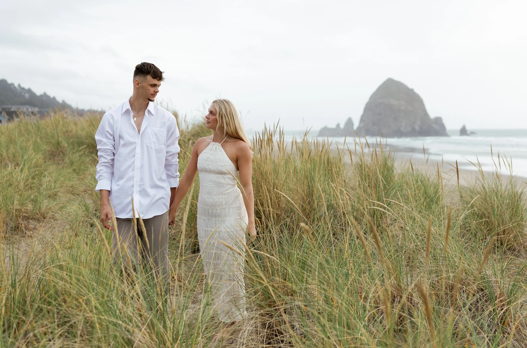 Megan_VanDoran_Photography_Cannon Beach_Oregon_Coast_Engagement-54.jpg