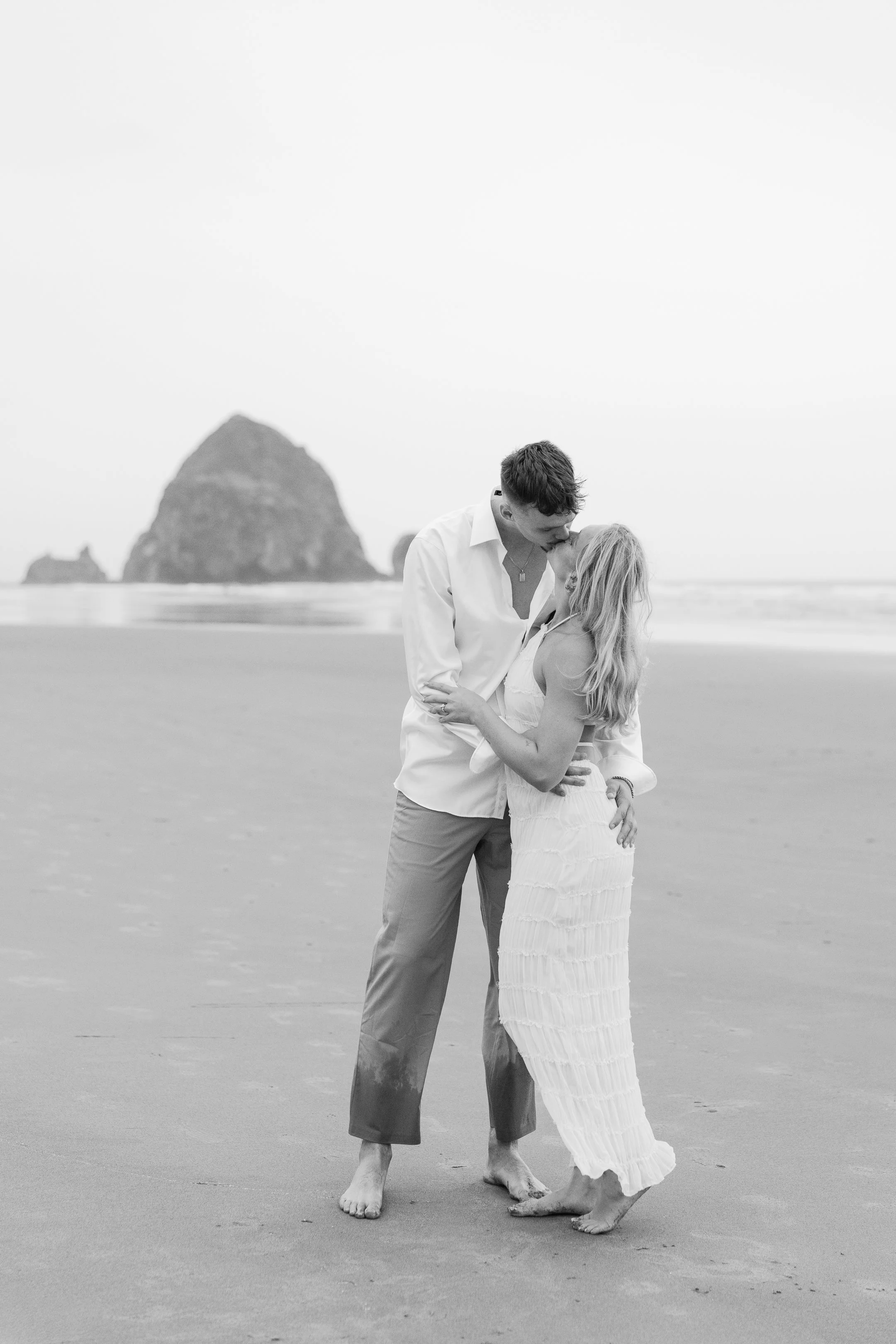 Megan_VanDoran_Photography_Cannon Beach_Oregon_Coast_Engagement-173.jpg