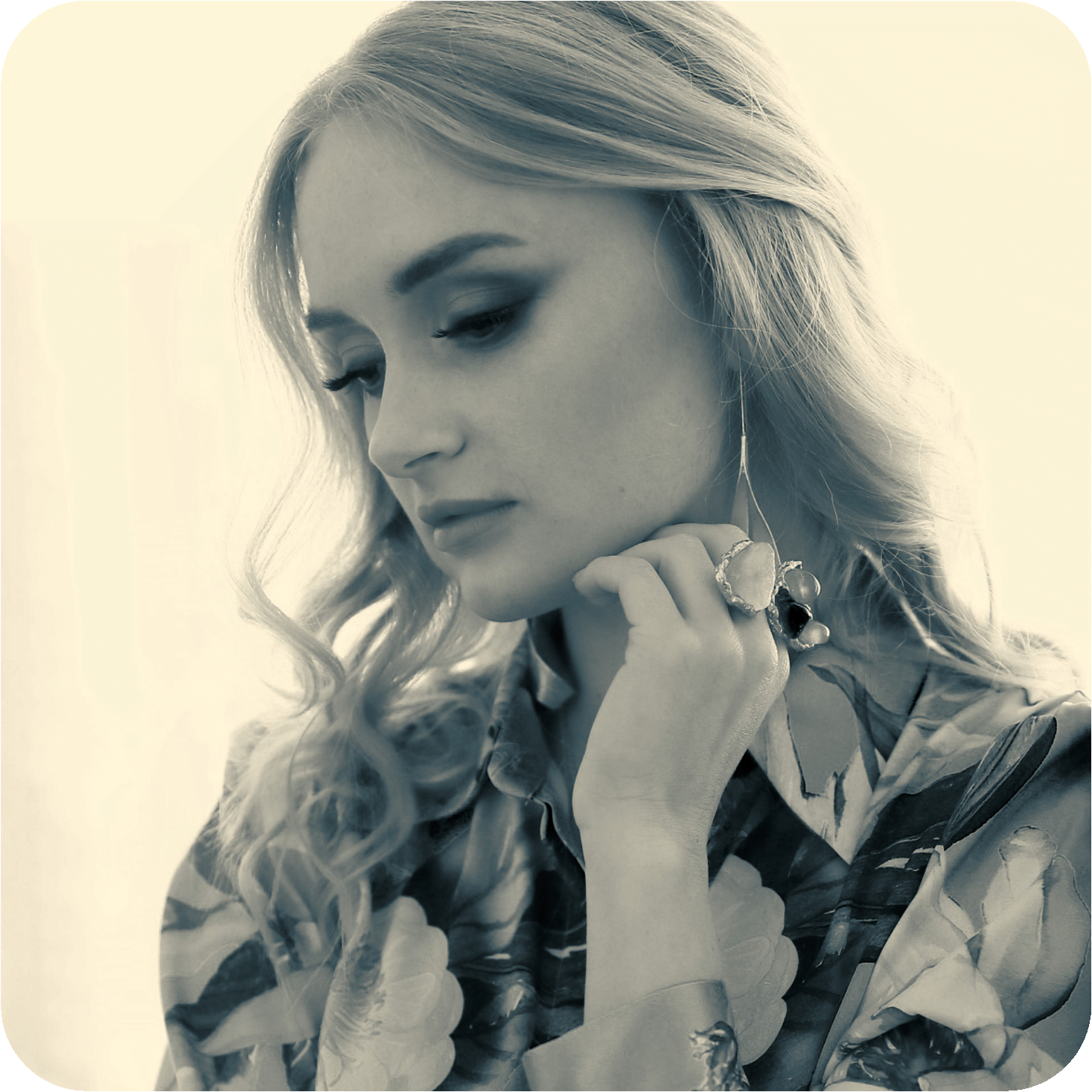Julia Antsibor, photo retoucher & editorial specialist