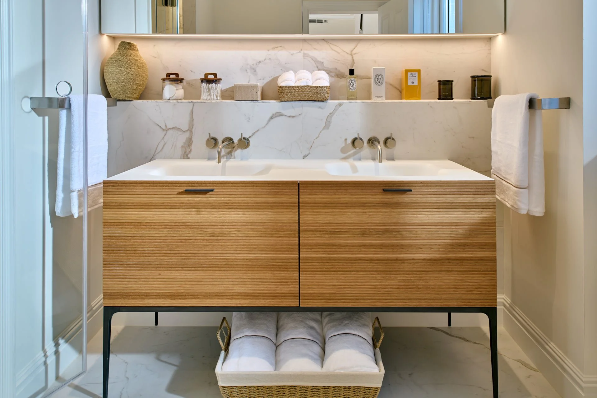 Bathroom accessories to enhance room photography - Marco Joe Fazio STUDIO