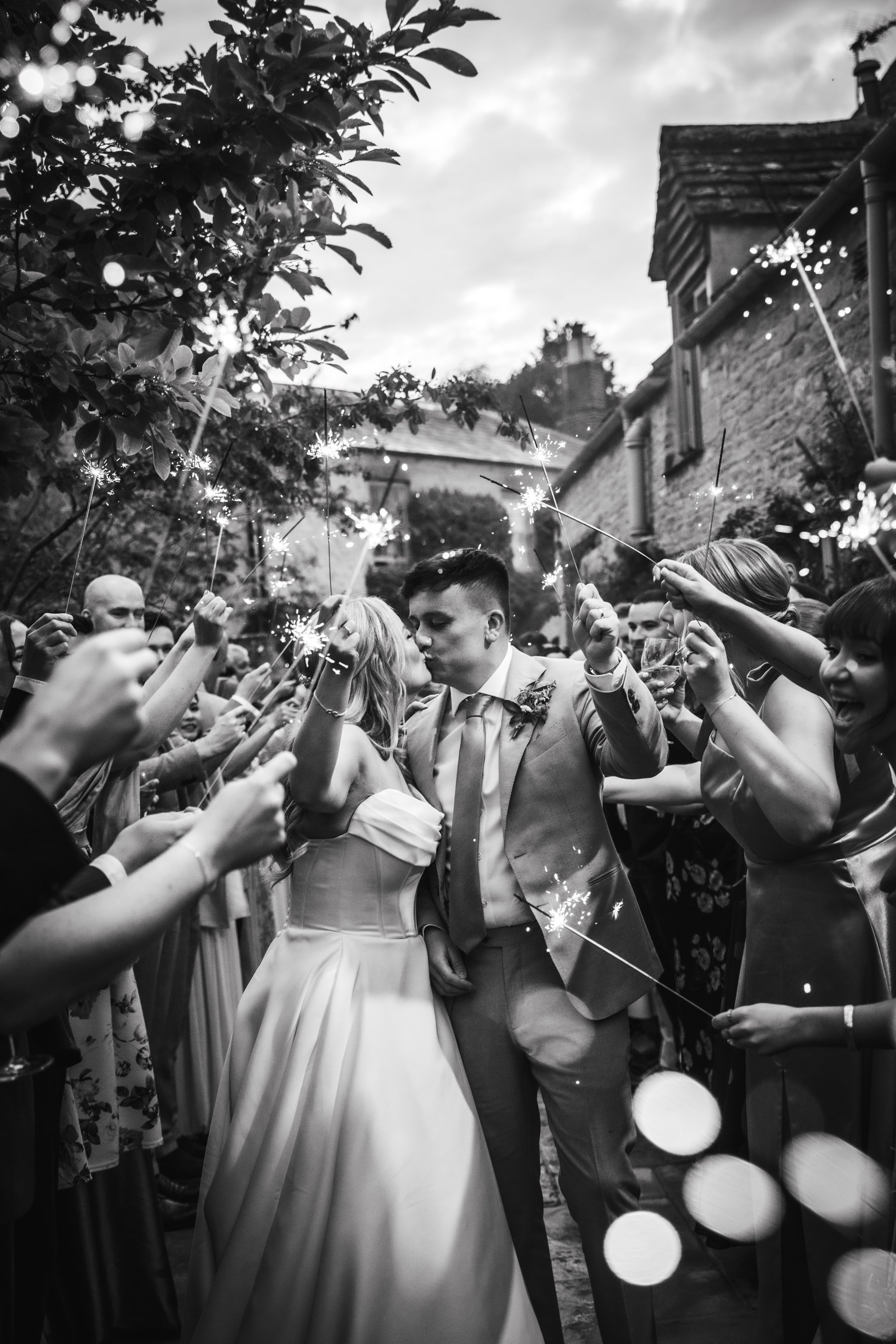 binkynixonphotography_b&t_wed702.jpg