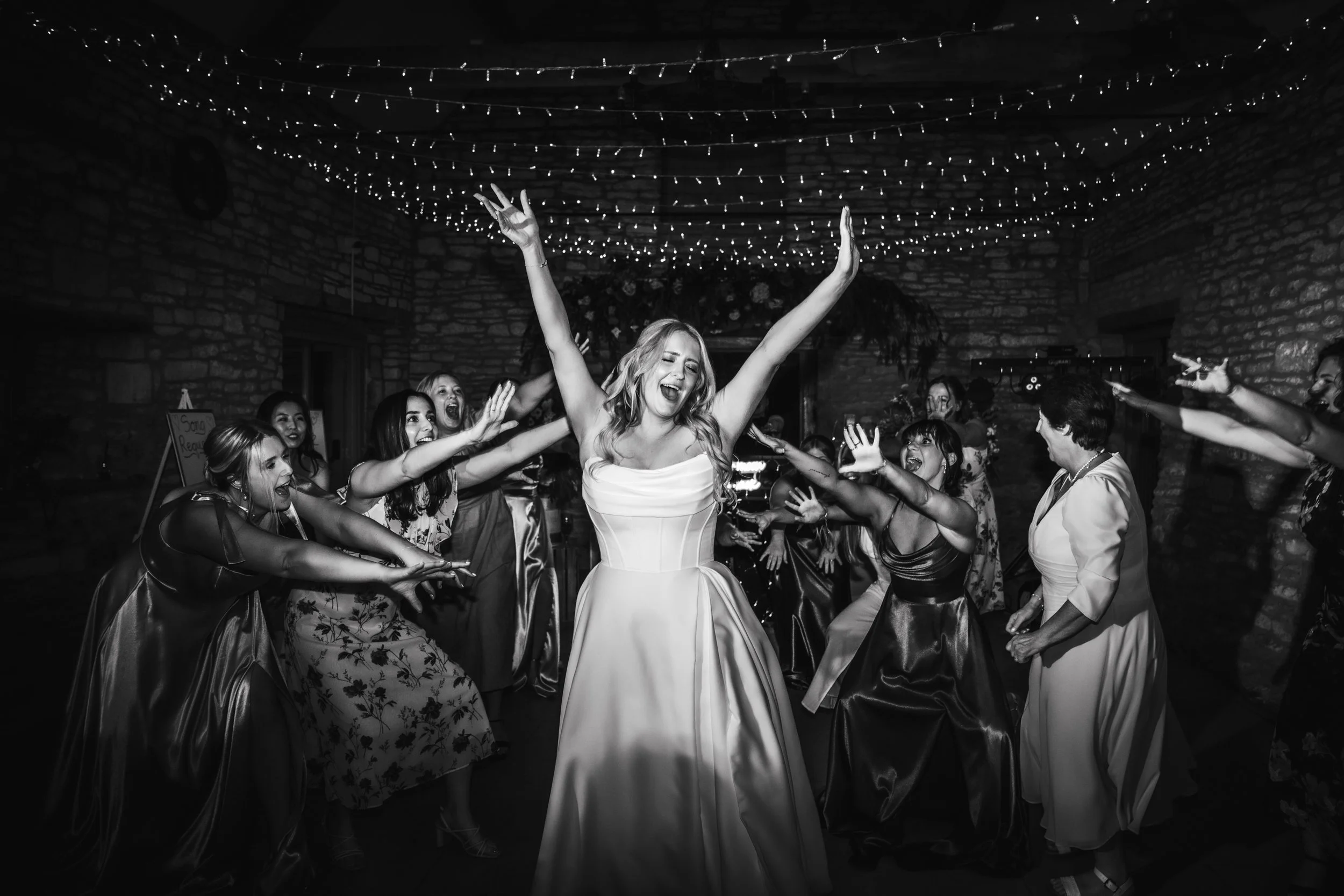 binkynixonphotography_b&t_wed770.jpg