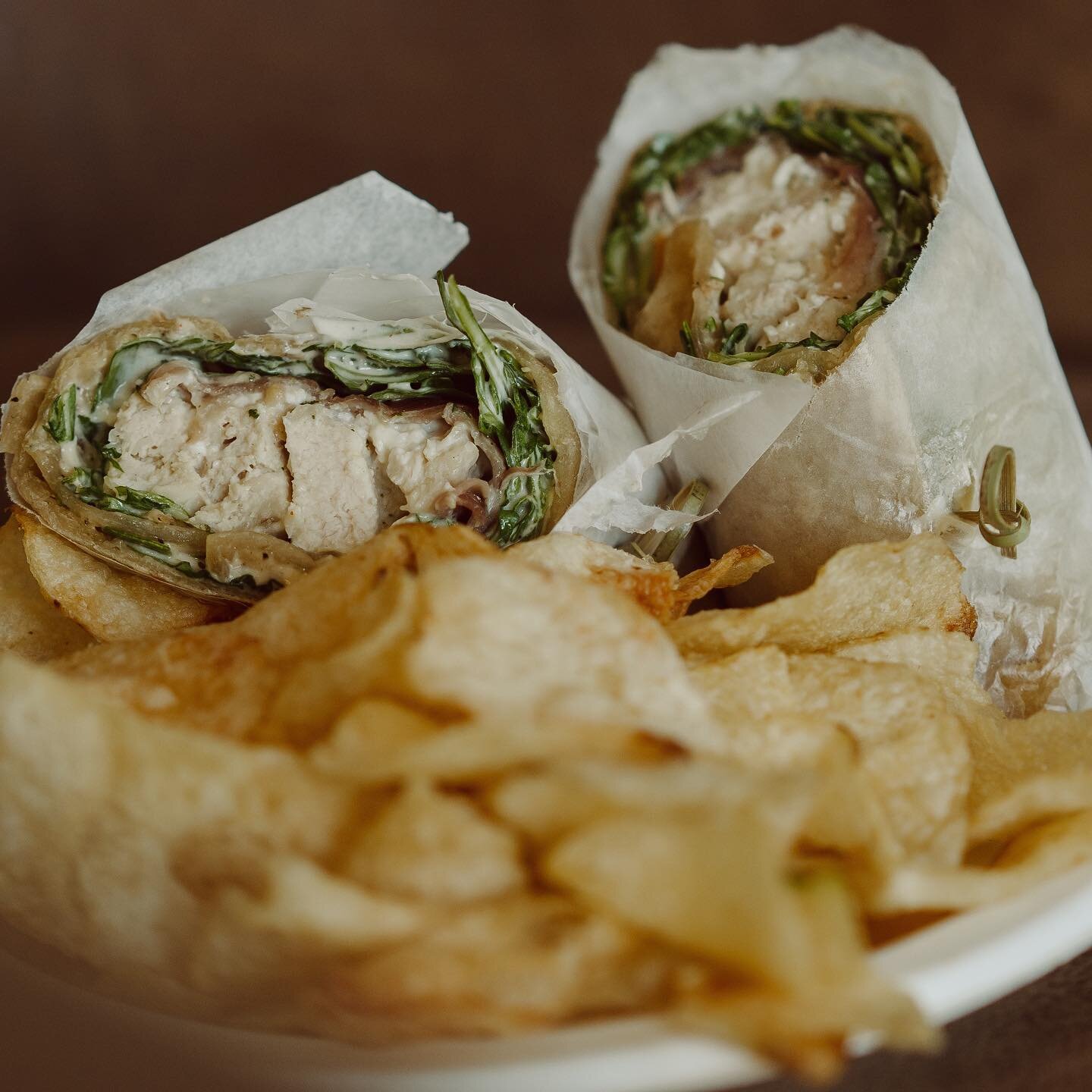 Piadas from @paisangolden now come with kettle chips!

This is the Chicken Saltimbocca: breaded chicken wrapped in prosciutto with arugula, mozzarella and fried sage leaves.

Also, Wednesdays are $4 off salads from Paisan!

#morrismaemarket #paisango