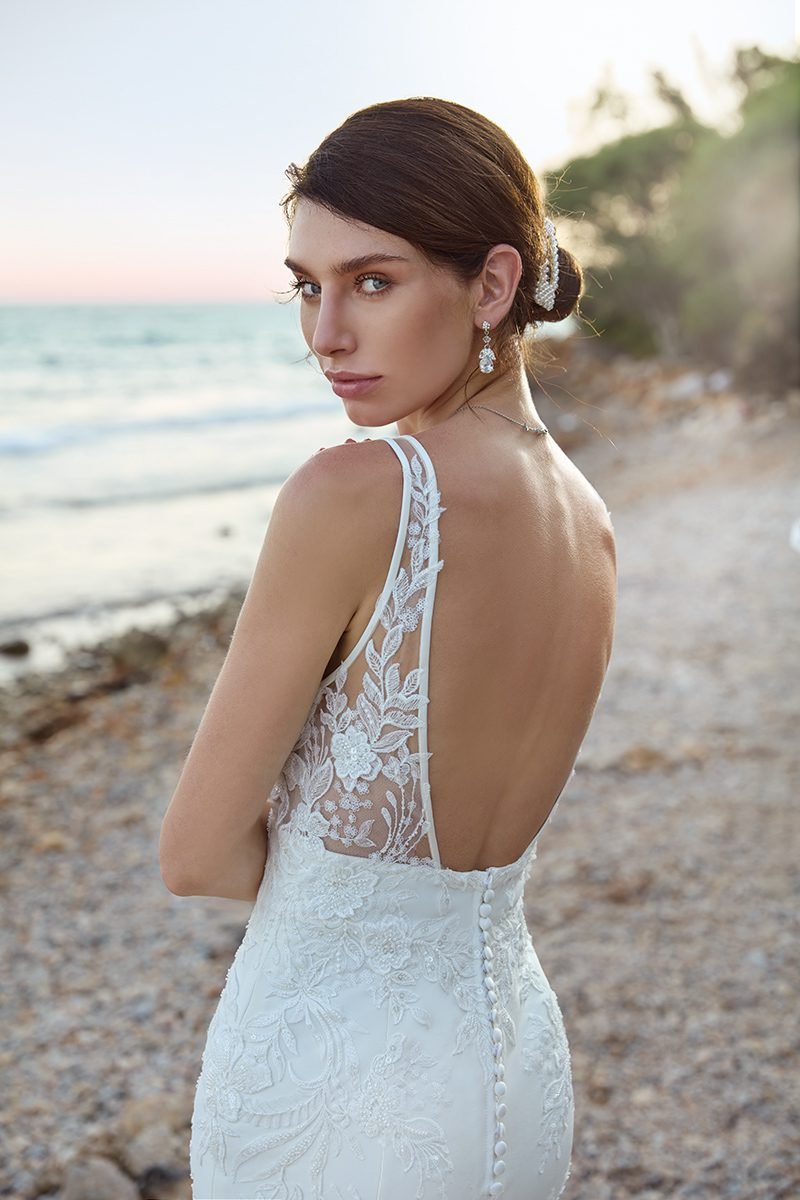 Arianna - Back Close 