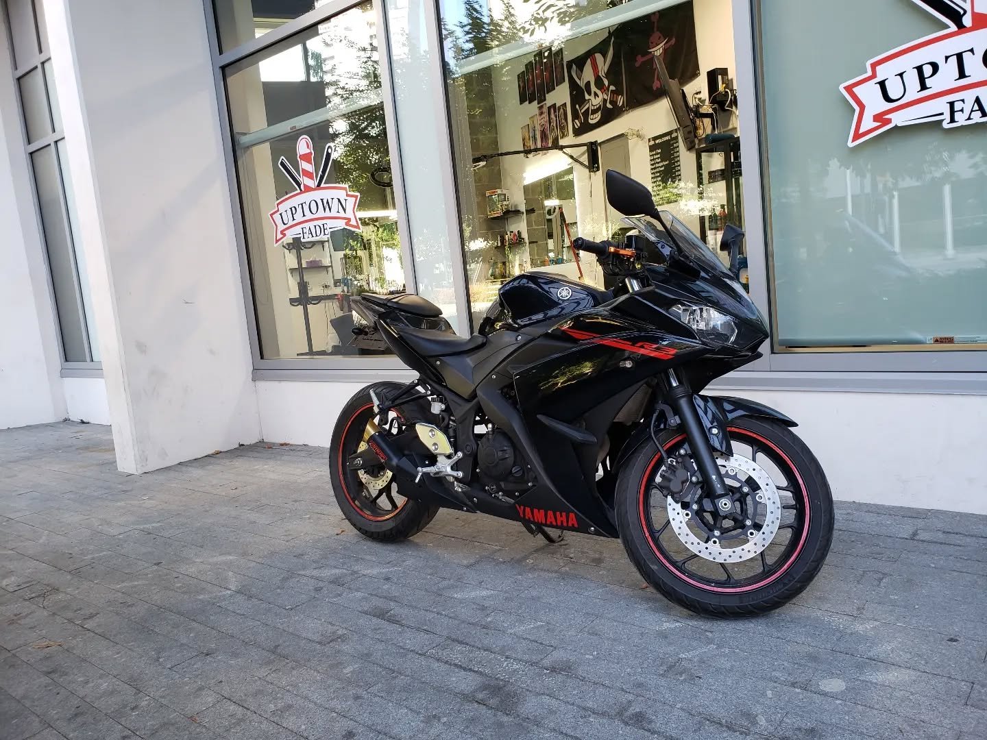 How some of our clients roll up for a fresh cut during the summer times 🏍