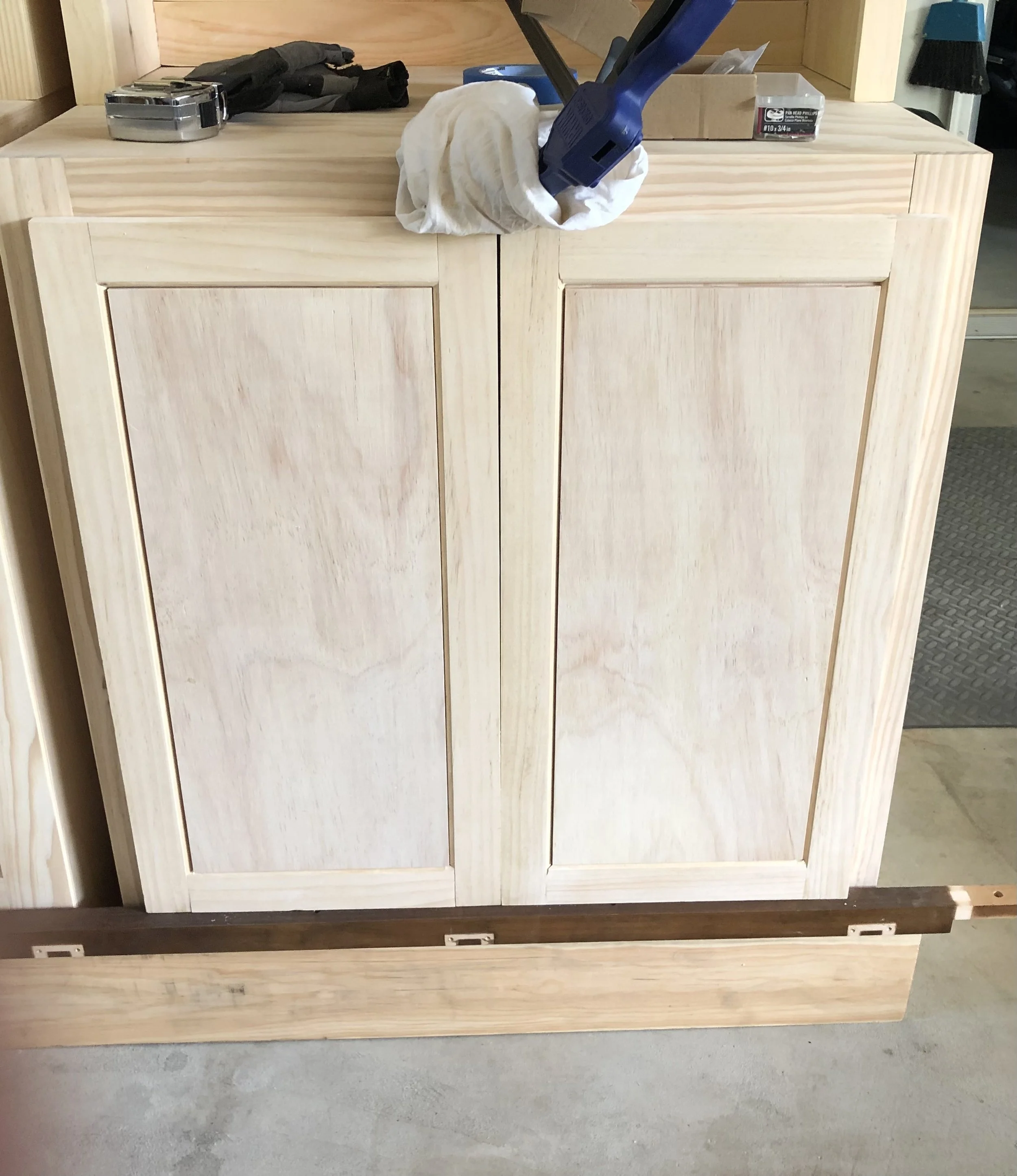 Door assembly and mount test