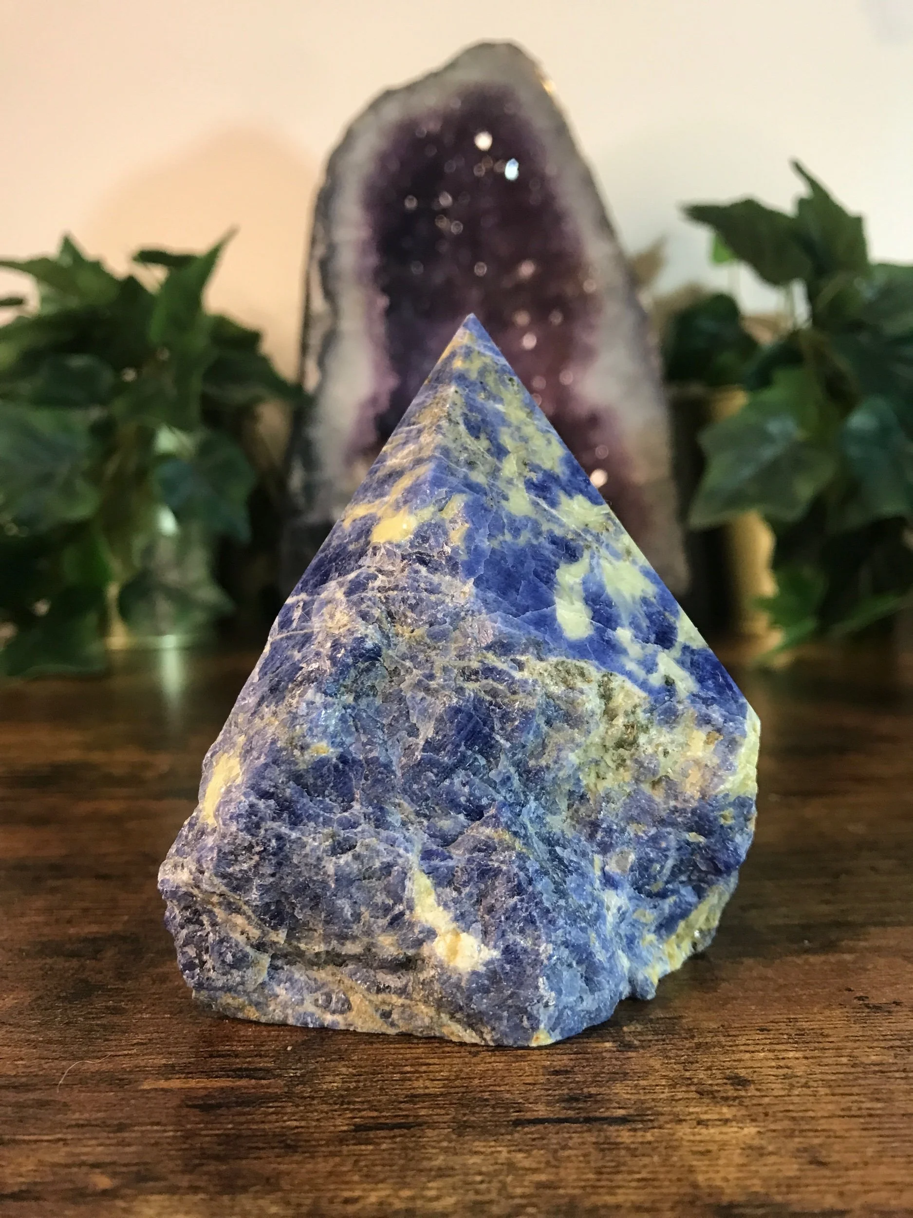 Sodalite Top Polish Point