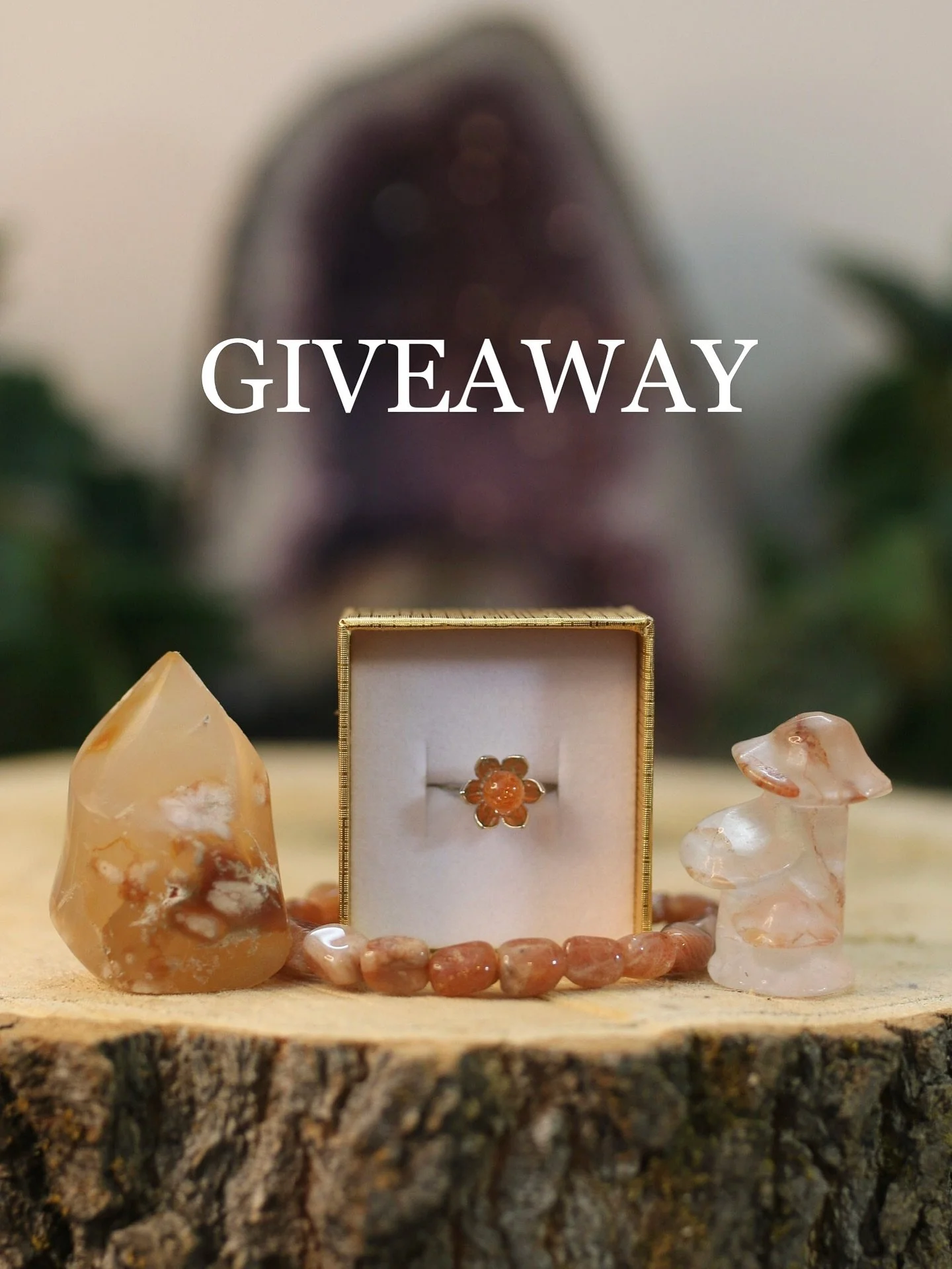 🌺 𝓢𝓹𝓻𝓲𝓷𝓰  𝓖𝓲𝓿𝓮𝓪𝔀𝓪𝔂 🌺
Spring Equinox is upon us! Let&rsquo;s countdown the days with a pretty &amp; energizing crystal giveaway! 🌞

Included in this prize: 
💍 Sterling silver adjustable Sunstone ring
☀️ Sparkly Sunstone bracelet 
🍄 