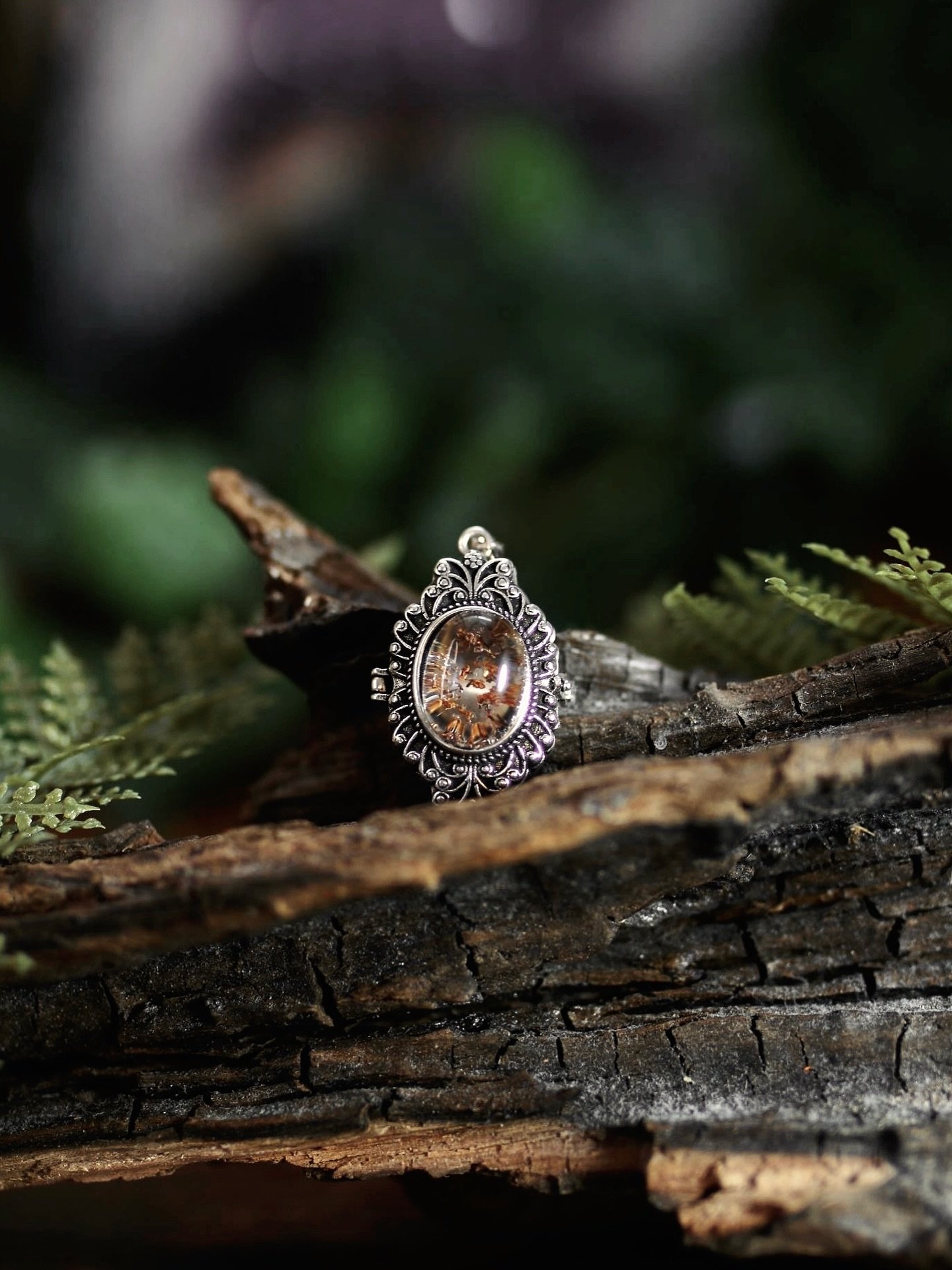 HelloOo Garden Quartz! What a dreamy and magic filled wonder you are. 😍🌿 

More new arrivals have just landed on the website including this stunning vintage vibes locket! ✨

Be sure to also check out stories to see an incredible rare beauty that is