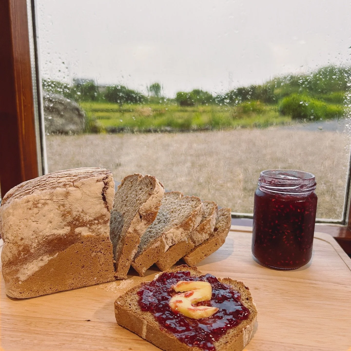 Ever catch a little love hung up in your throat that stills a moment? Ireland has been on my travel soul list ever since I was about 8 years old. Reveries of seeking out sea and wooded fairy tales and beautifully illustrated Celtic lore in the librar