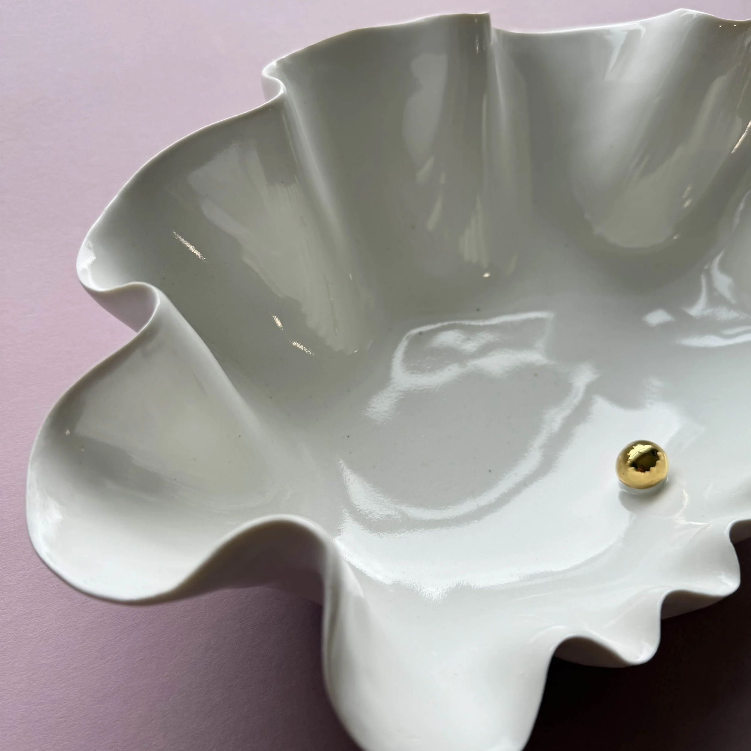 Giant porcelain clam MOP 3.jpg