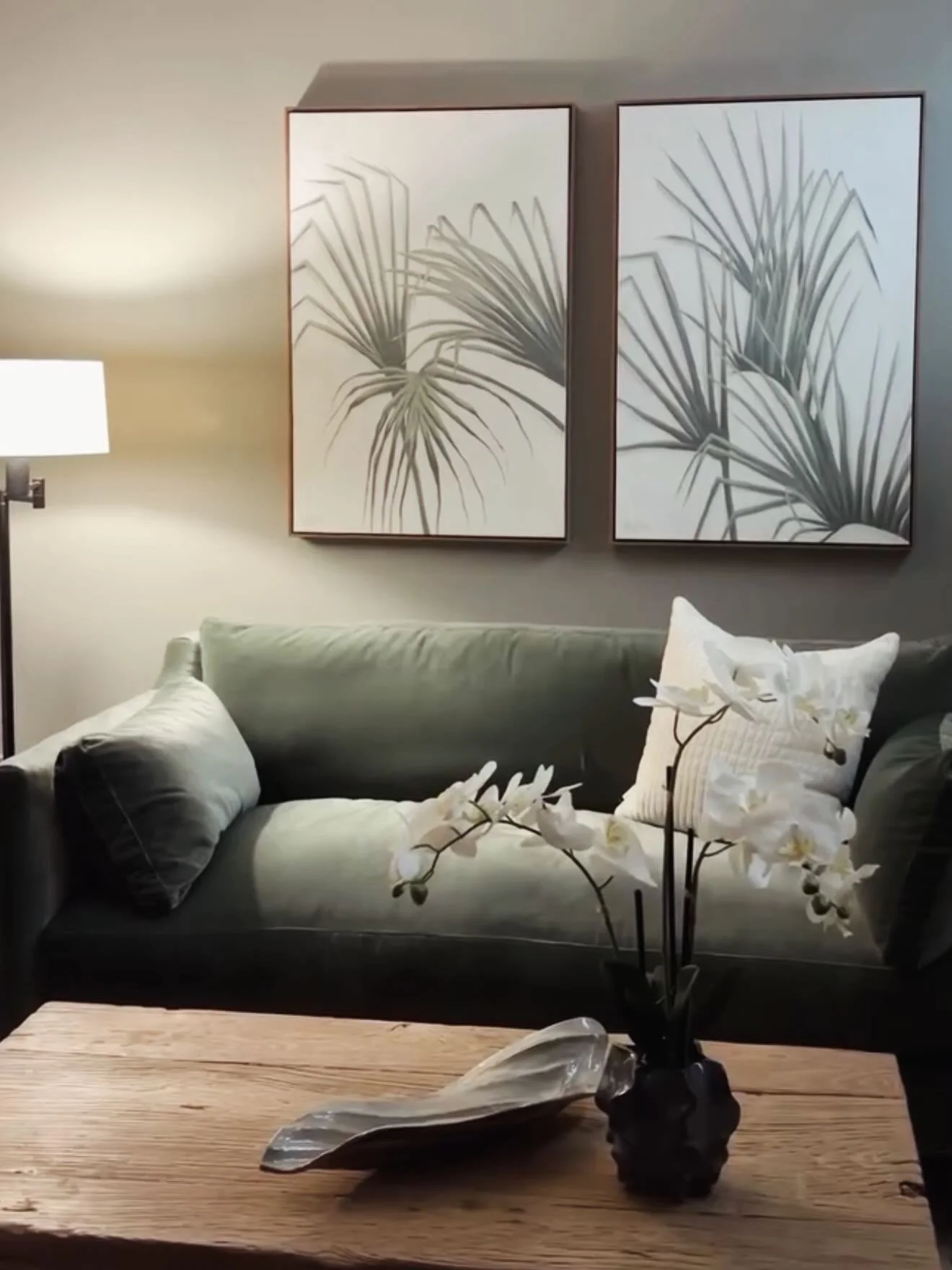 Calm and serene? Say less!
Design by @nestinteriorsinc and art by me.