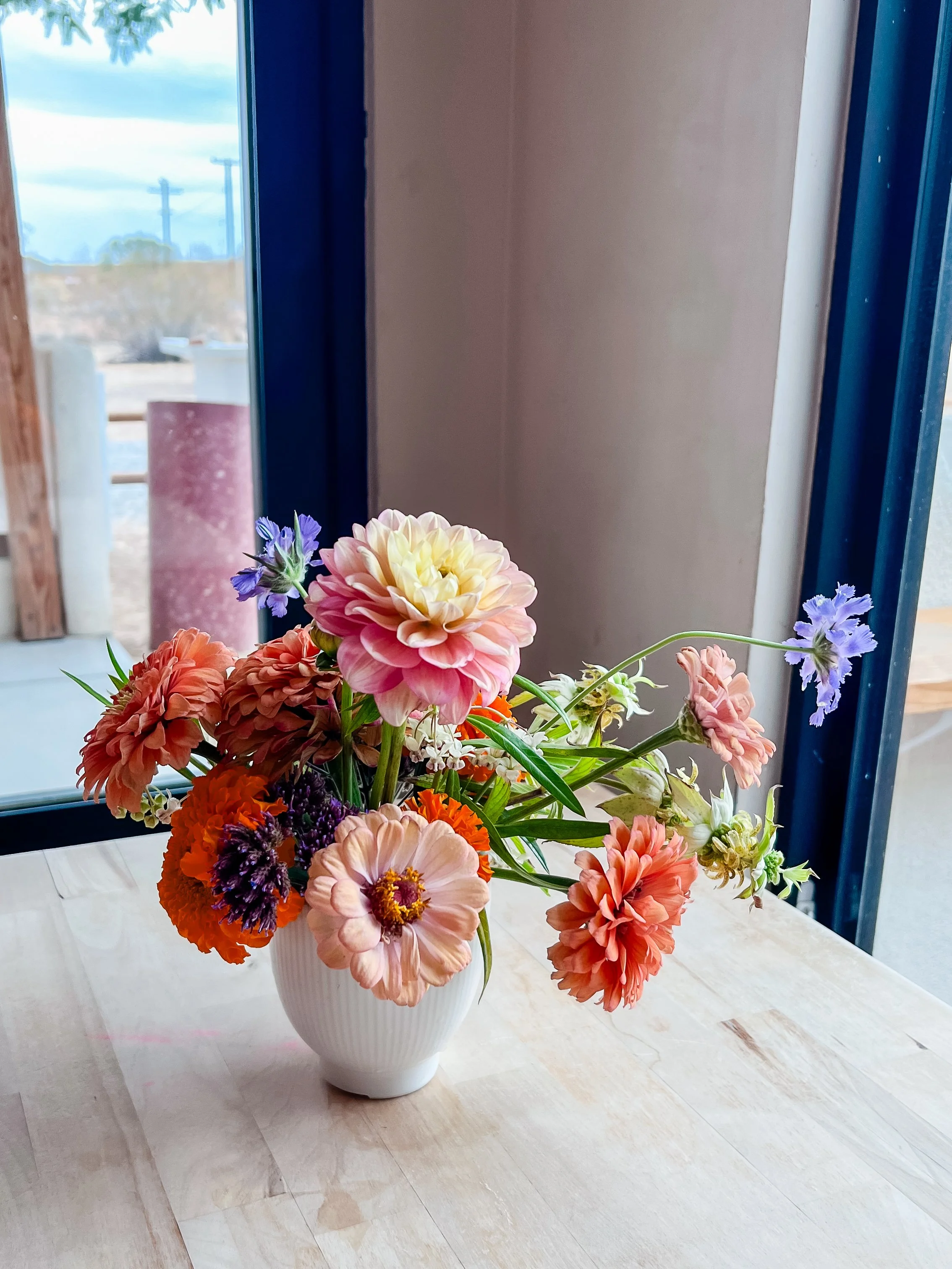 florals for Morongo Basin Unity Home fundraiser hosted by Más o Menos