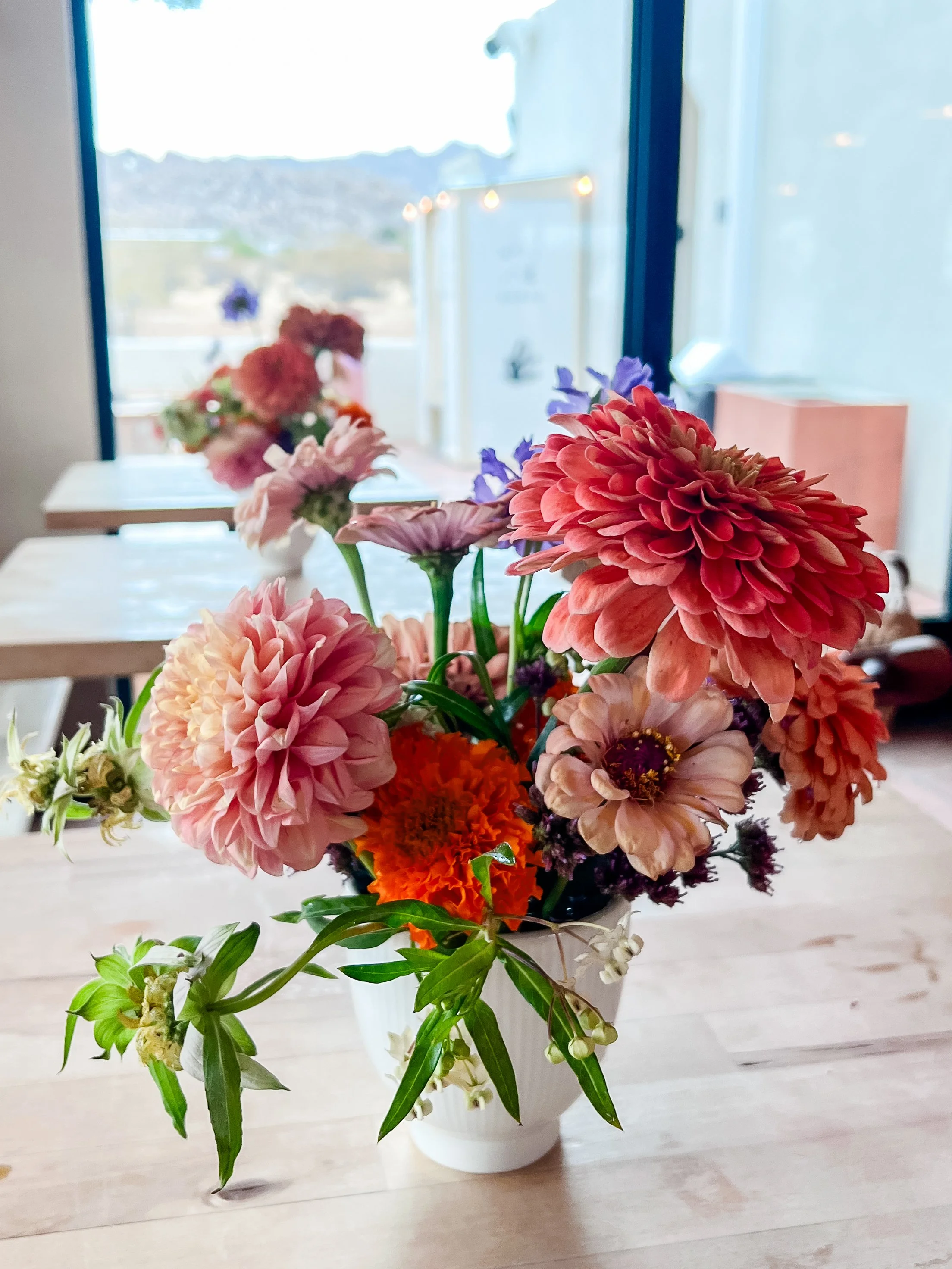 florals for Morongo Basin Unity Home fundraiser hosted by Más o Menos