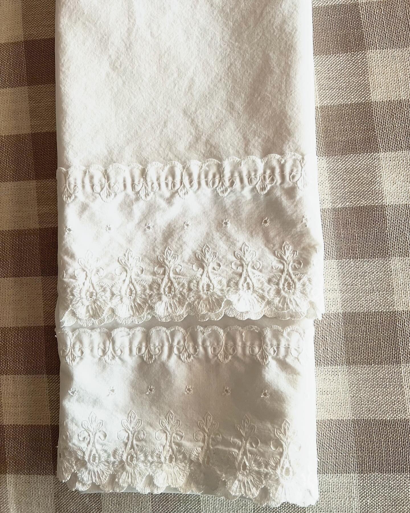 Eyelet Pillowcase Set

I love the classic style of white eyelet pillowcases. Timeless and elegant. These are gorgeous!

Like most vintage linens, these do have some discolorations, which I had a hard time capturing with my camera. 
&bull;
&bull;
$6/s