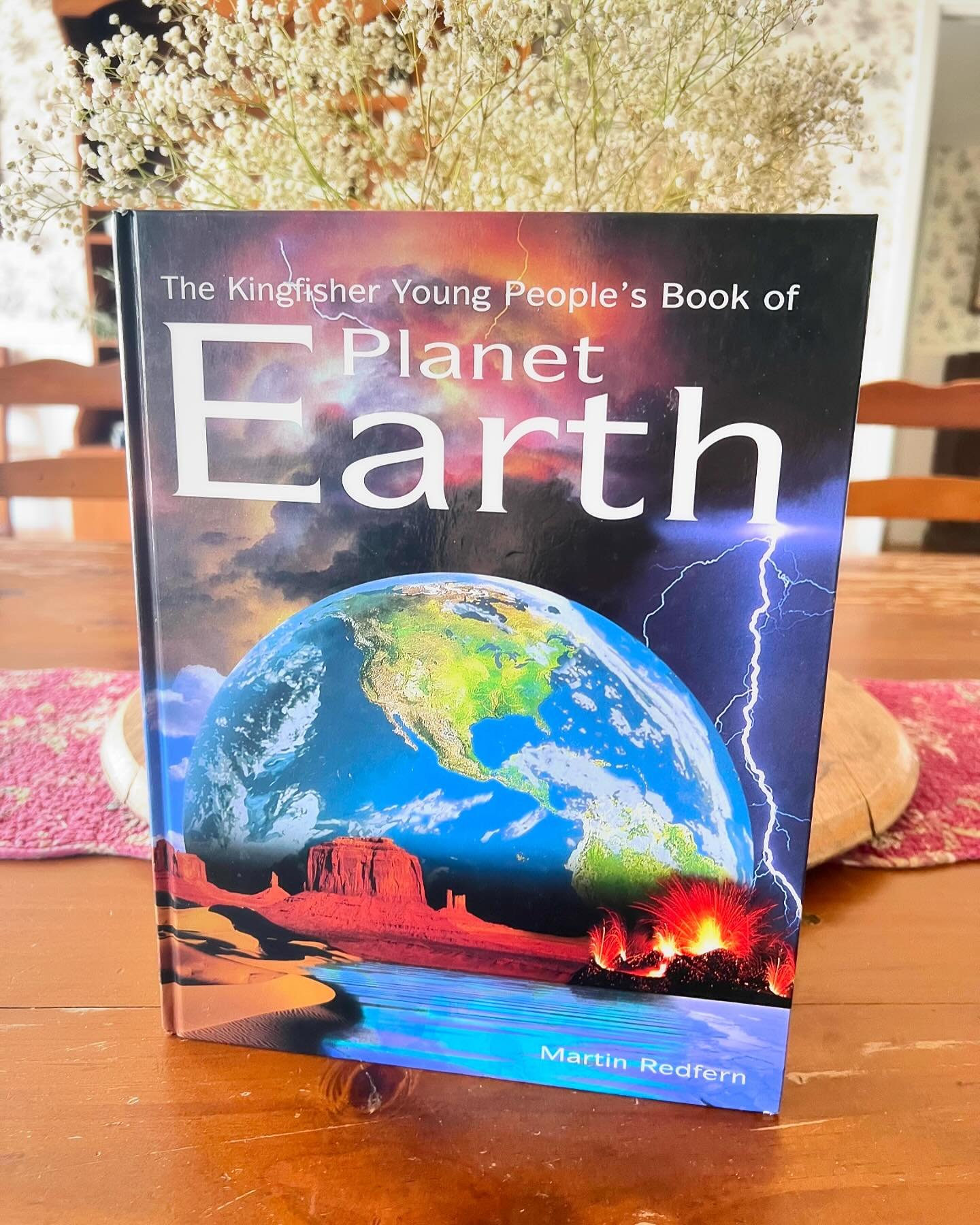 &ldquo;The Kingfisher Young People&rsquo;s Book of Planet Earth&rdquo; by Martin Redfern, 1999

A great all-around book that covers all sorts of topics within earth science!

Hardcover, excellent condition 
&bull;
&bull;
$6.50 + shipping 
&bull;
&bul