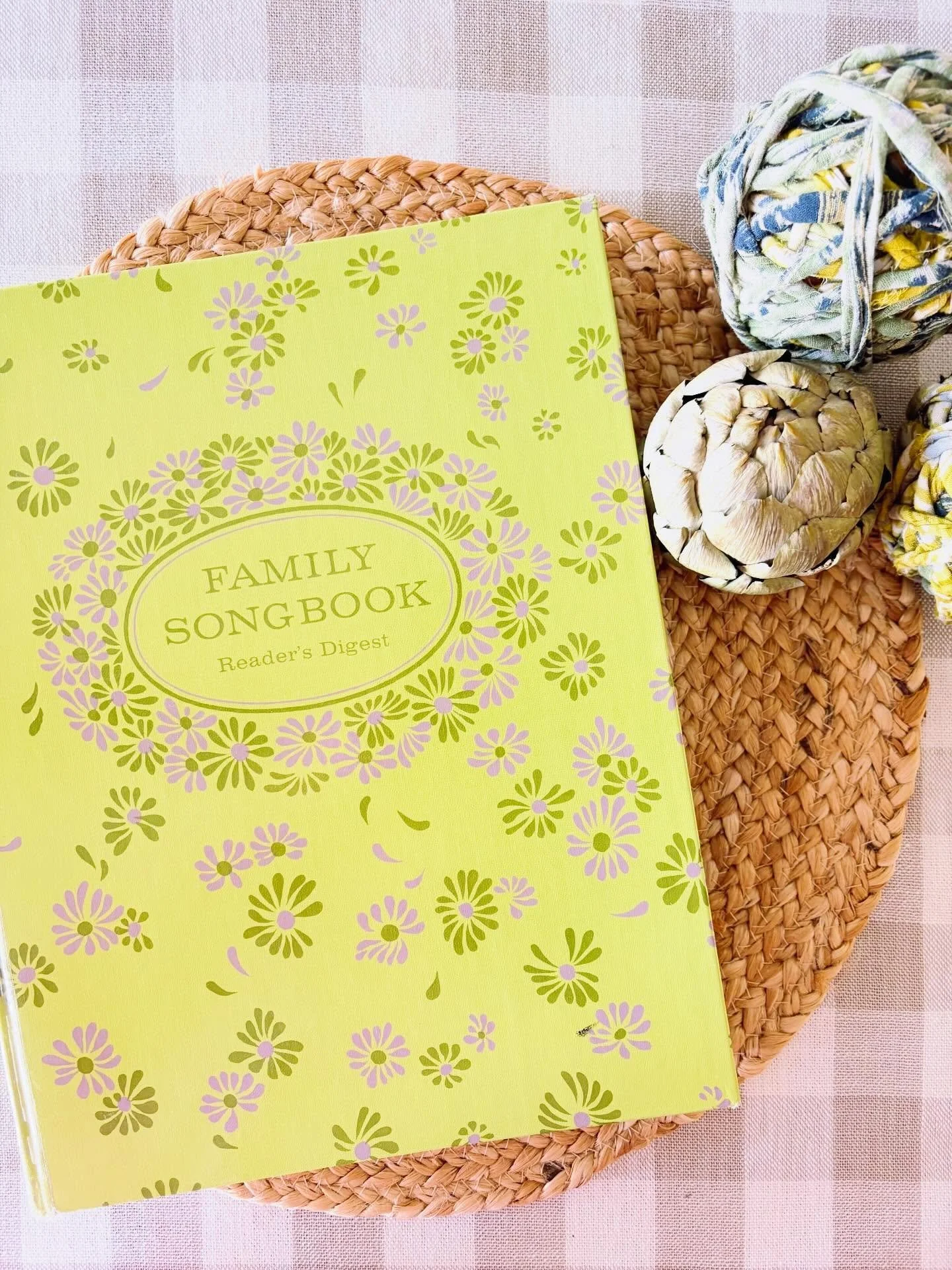 Reader&rsquo;s Digest &ldquo;Family Songbook&rdquo;, 1969

&ldquo;A broad selection of 124 film, show, operetta and semi-classical hits; nostalgic favorites from &ldquo;gaslight varieties&rdquo; through the &lsquo;20s and Swing Era. Also folk and ins