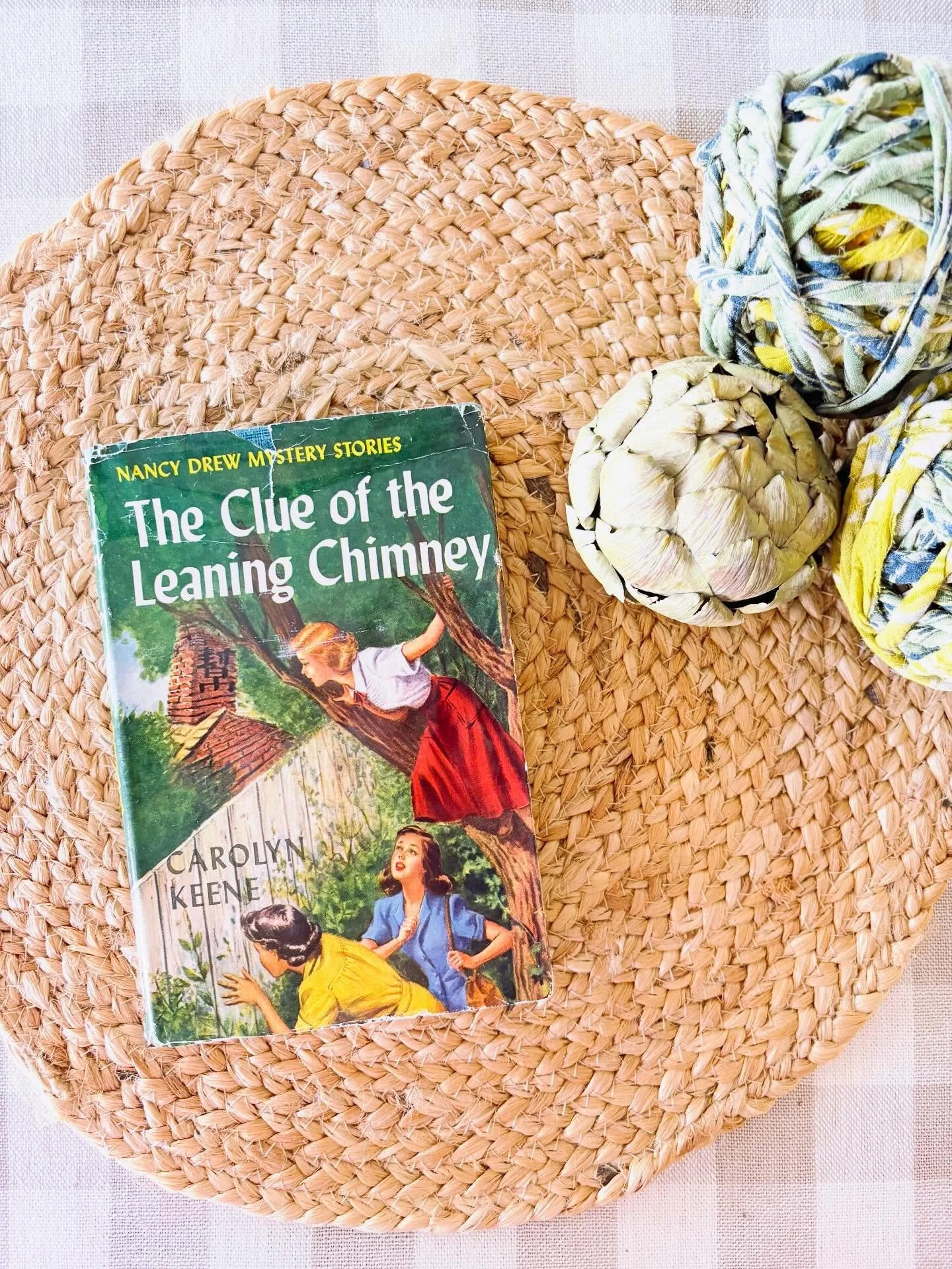Nancy Drew &ldquo;The Clue of the Leaning Chimney&rdquo; by Carolyn Keene, 1949

&ldquo;A rare and valuable Chinese vase is stolen from a pottery shop and Dick Milton, the owner, asks Nancy for help. The young sleuth is tasked to find the thief, the 