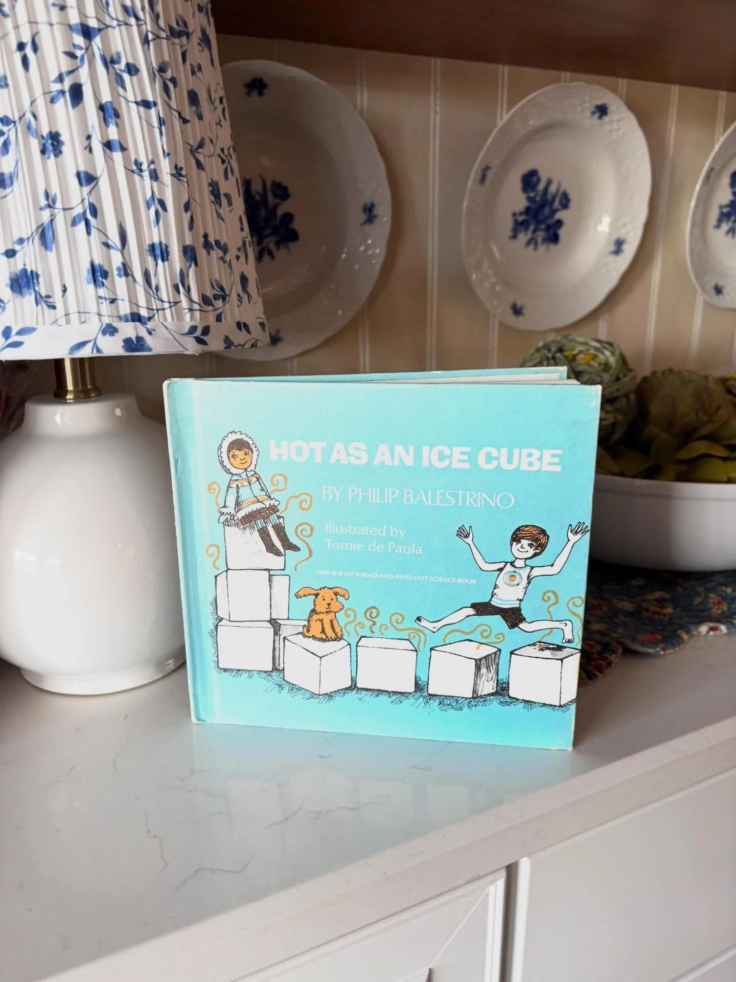 CLAIMED!

Let&rsquo;s-Read-And-Find-Out &ldquo;Hot As An Ice Cube&rdquo; by Philip Balestrino, 1971

(Wonderful illustrations by Tomie dePaola)

Part of the excellent vintage children&rsquo;s science series. This book has simple experiments dealing w