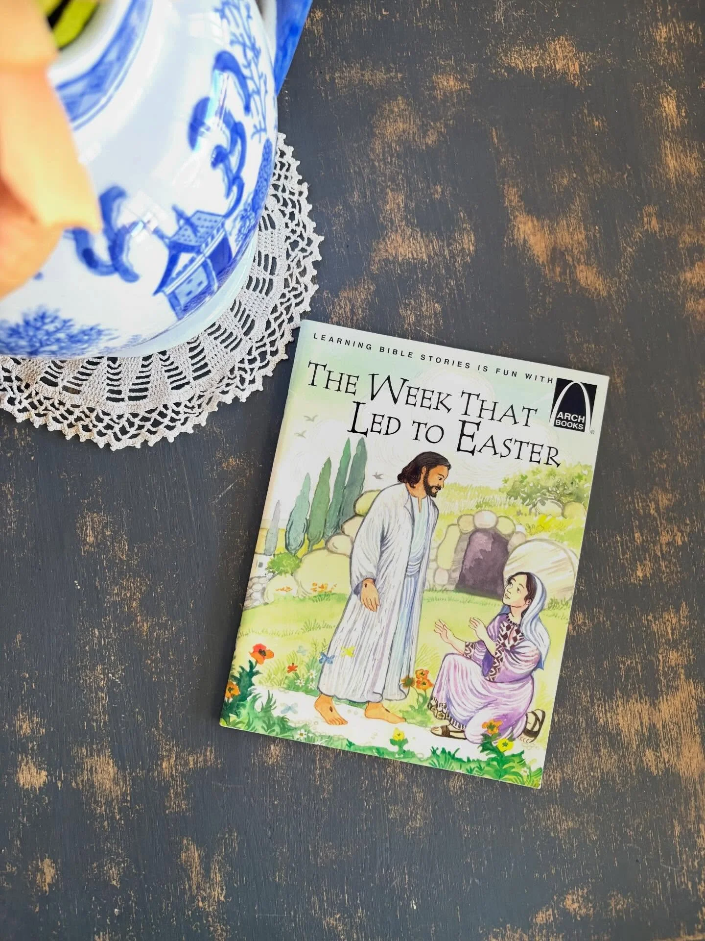 Arch Books &ldquo;The Week That Led to Easter&rdquo; by Joanne Larrison, 2001

&ldquo;Holy Week is celebrated by Christians around the world as a momentous occasion leading up to the miracle that is Christ&rsquo;s resurrection. Take children through 