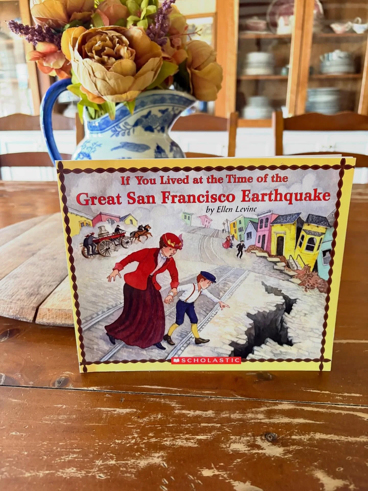&ldquo;&hellip;If You Lived at the Time of the Great San Francisco Earthquake&rdquo; by Ellen Levine

&ldquo;On April 18, 1906, a big earthquake hit the city of San Francisco. What would you have done when the quake struck? 

If you had been there wh