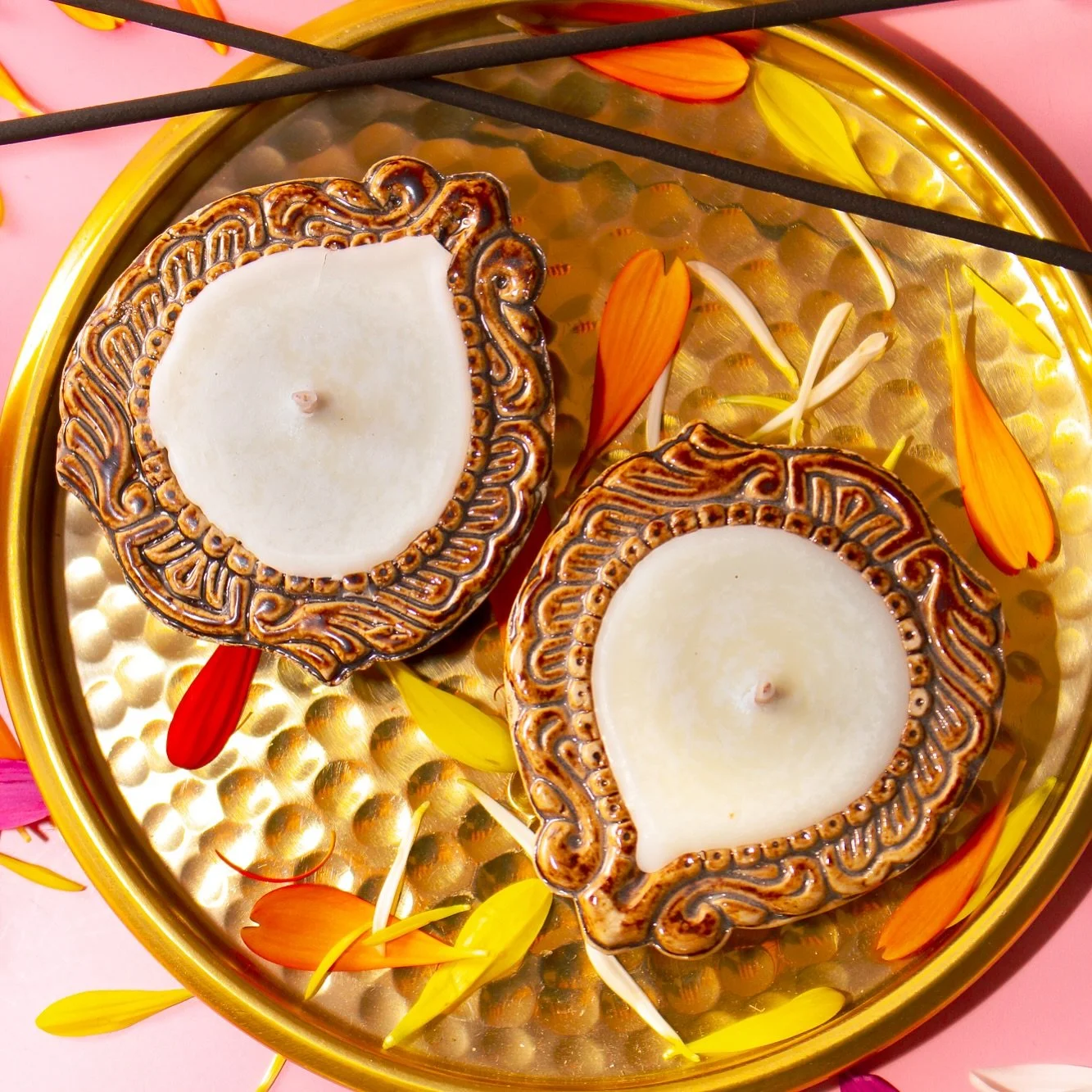 Celebrate Diwali with our handmade candles 🪔

Our Diya tealights are made using a plant based wax and scented with a Jasmine, Ylang Ylang and Patchouli fragrance. 

The best part about these Diya tealights is that they are reusable! Once they have f