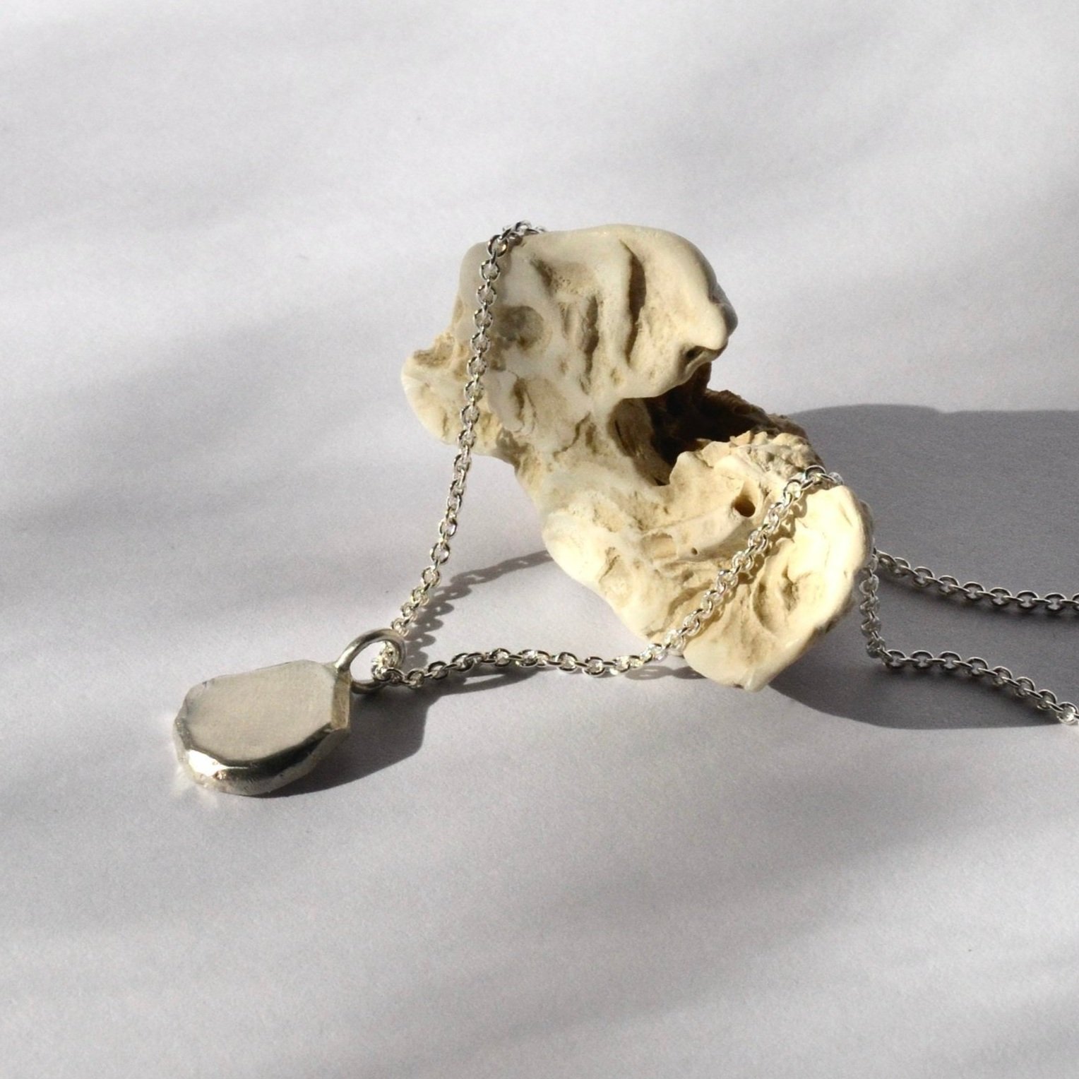 Nero Pendant