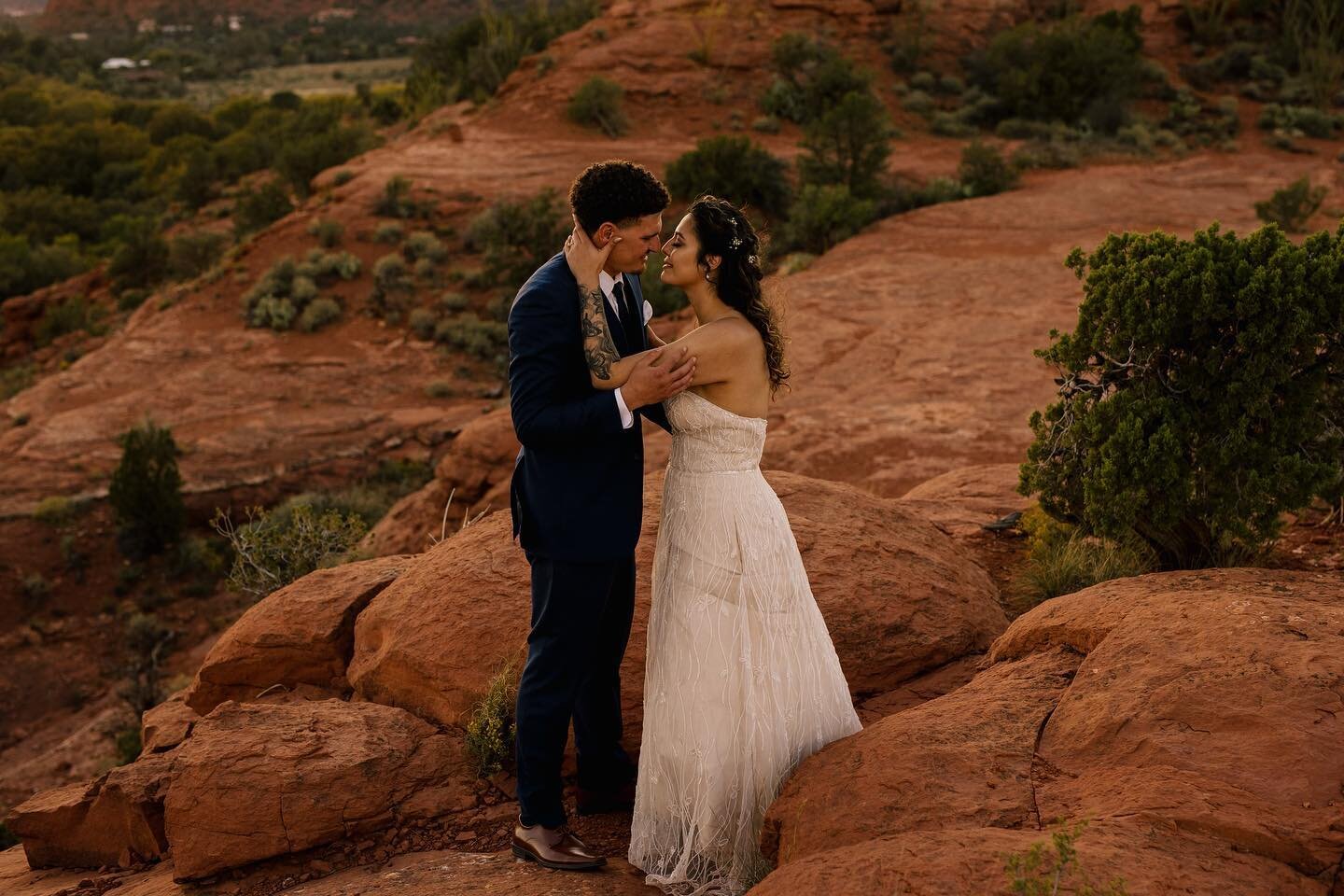 So grateful to work in the most beautiful industry in the most breathtaking landscapes #earthelopements #sedonaelopement #weddingphotographer #travelphoto #adventureelopements #wildhearts #earthportraits #grandcanyonweddingphotographer