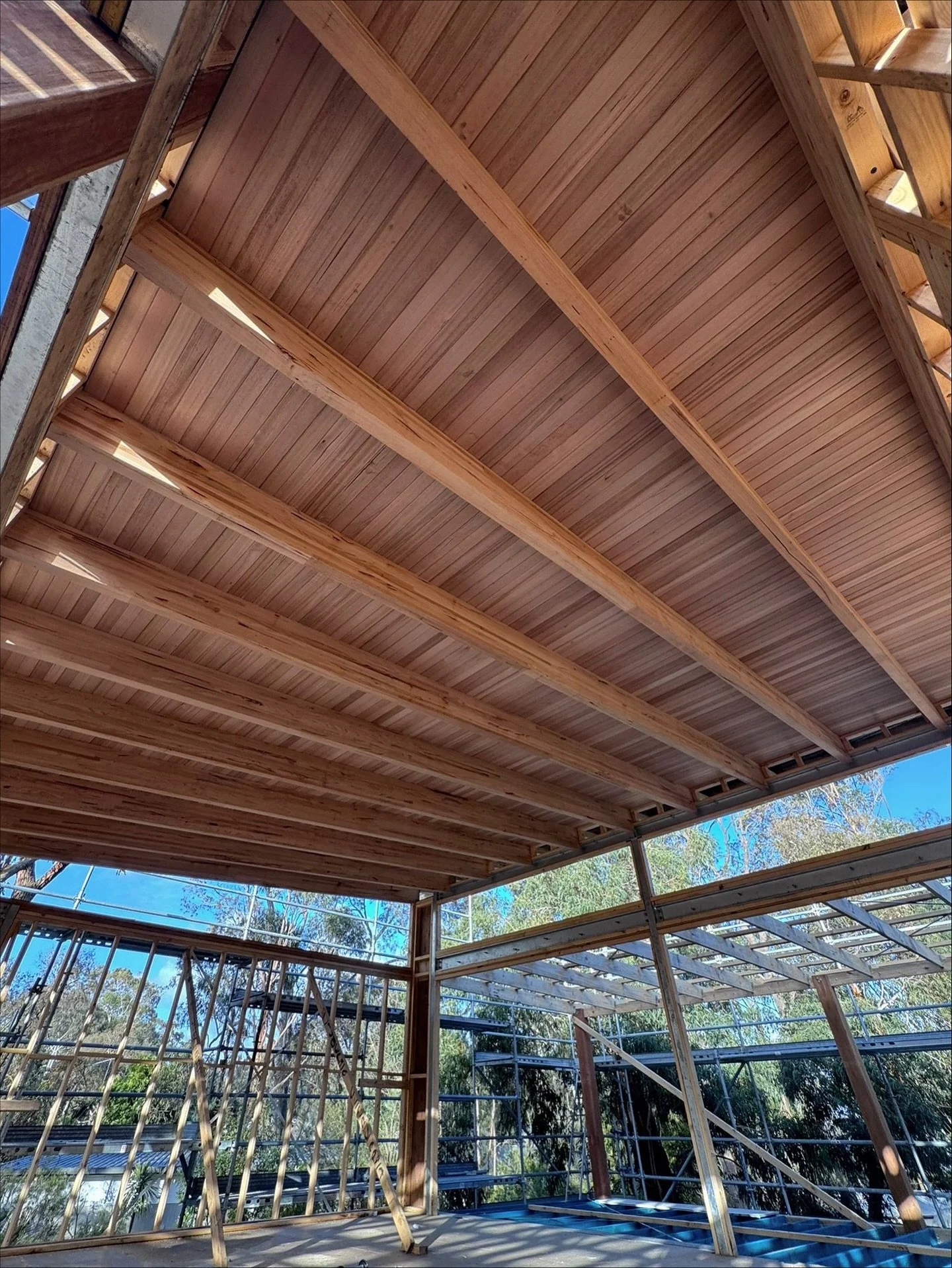 Evergreen Project.

A look at yesterday&rsquo;s on-site progress &mdash; Tas Oak ceiling lining installed, creating a standout feature.

Design: David Gaskin
Engineering: @am_a.eng