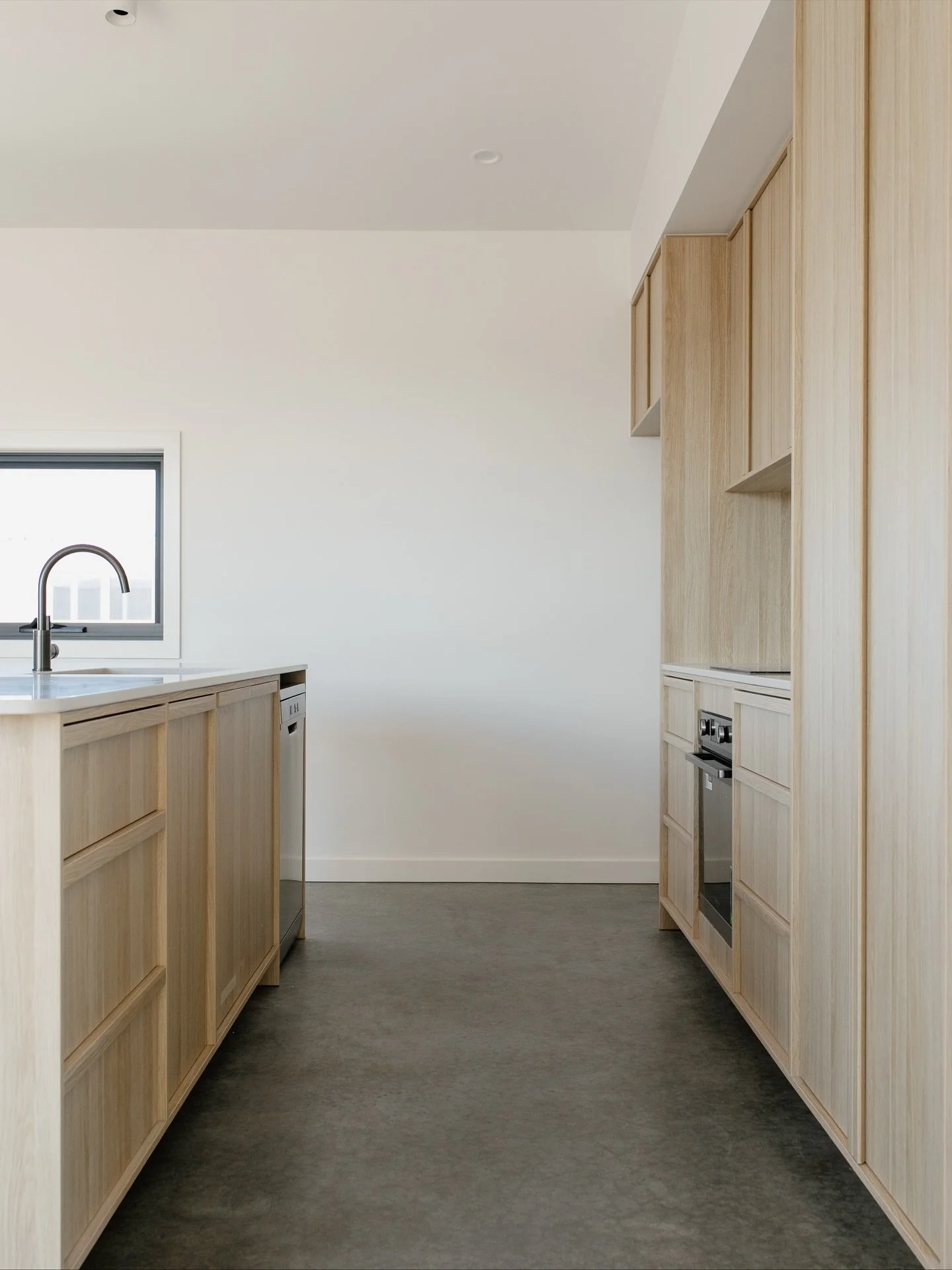 Winding back the clock to Stargazer Residence, a home which we completed and sold in the Cape Ecovillage last year.

With its timeless neutral palette, this home provided the perfect blank canvas for its new owners to make their own. Compact in desi