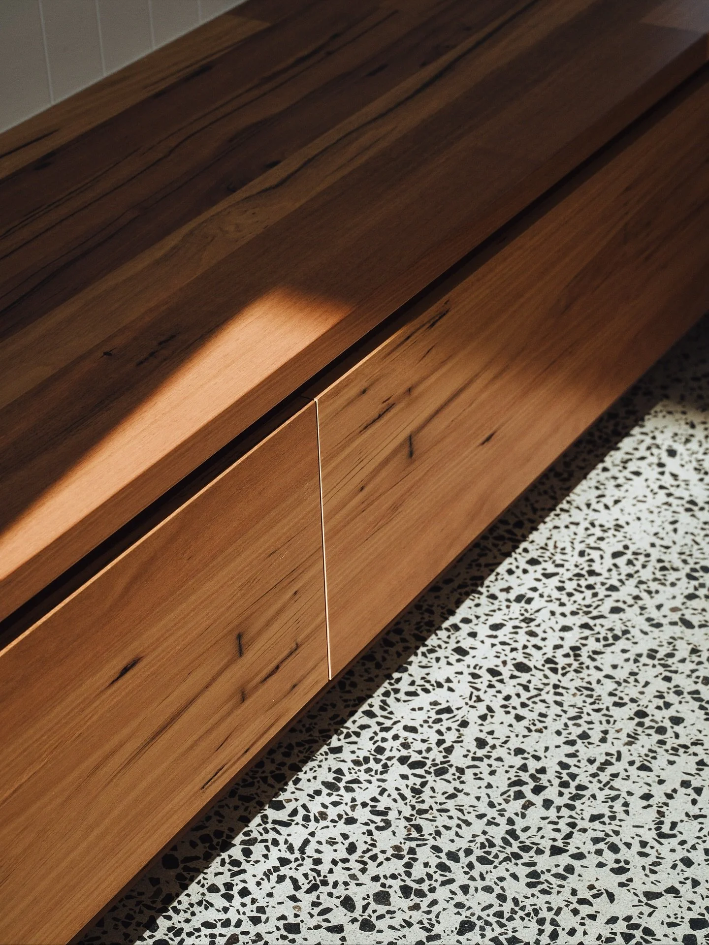 Recycled timber was used by our clients in the Sunlight project to bring warmth and character to the space while maintaining a sustainable approach. The result is a refined, timeless finish that celebrates natural materials. 

Joinery: @capeviewbuild