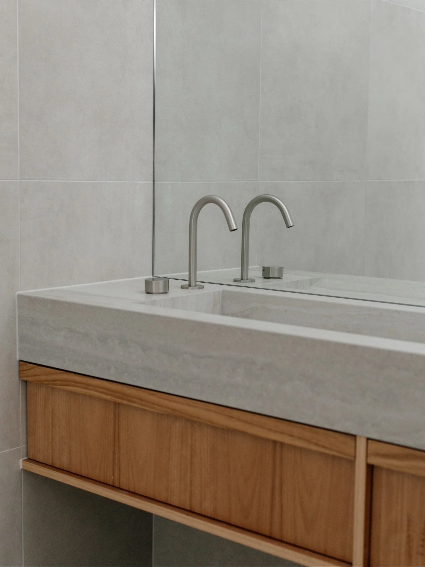 In our newly completed Harris Build office, we wanted to create a space that&rsquo;s not only practical and robust for the number of people coming and going each day, but also calm, relaxed, and beautifully designed &mdash; a place our team loves wor