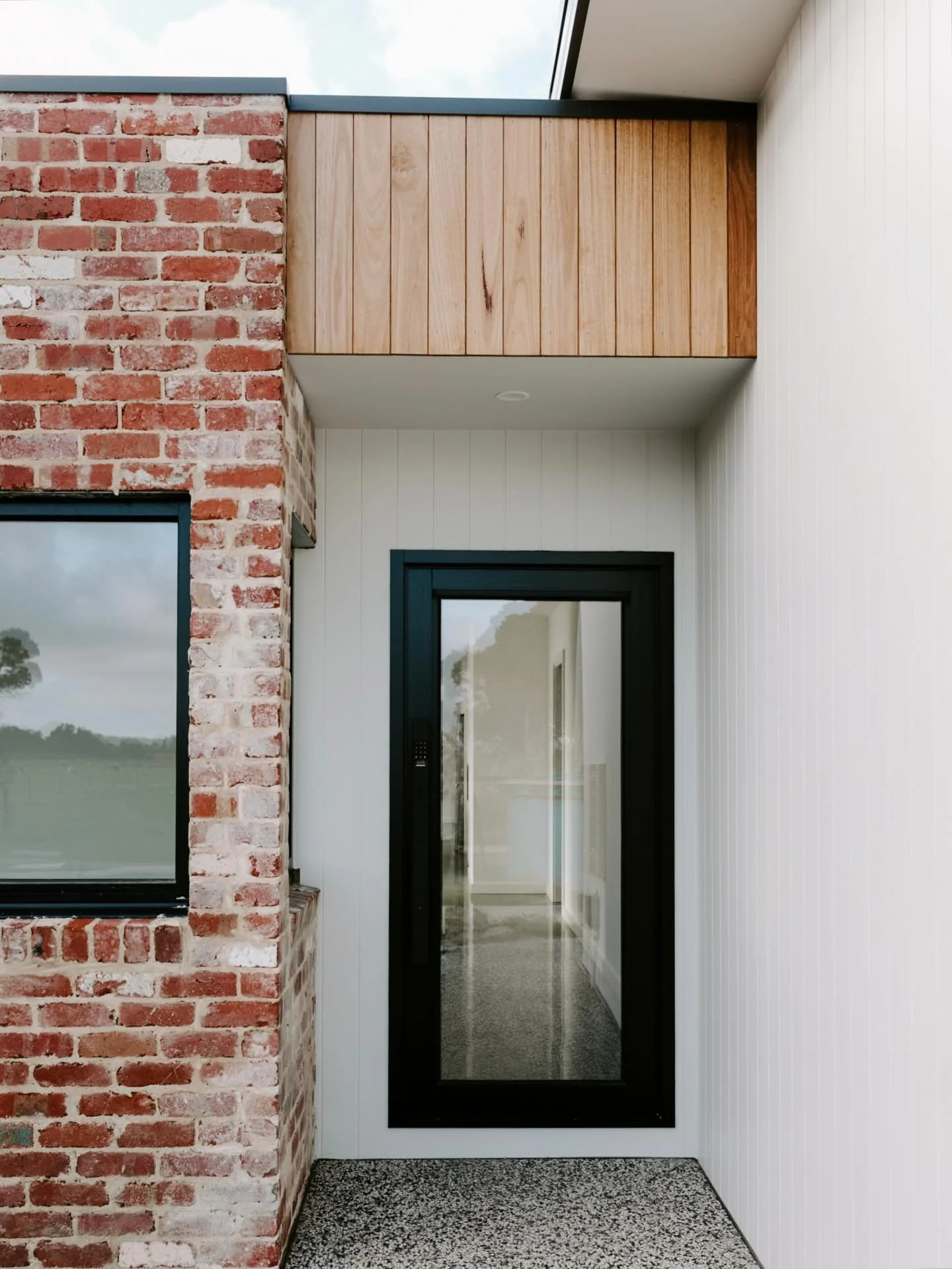 Summerfields Residence.

The beauty of natural light doing its thing. Featuring James Hardie Axon cladding, shiplap timber cladding and recycled brick, this home was thoughtfully designed for entertaining with a seamless flow throughout. We loved how