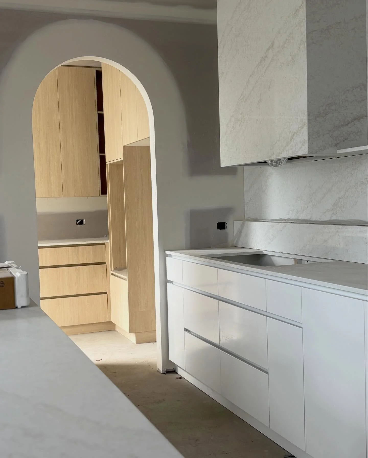 Our Surf Beach project coming along nicely.

Where every curve is thoughtfully crafted to soften and elevate the architecture. Featuring Perla Venata stone throughout, and a palette of natural timber and organic tonal selections, this home is taking 