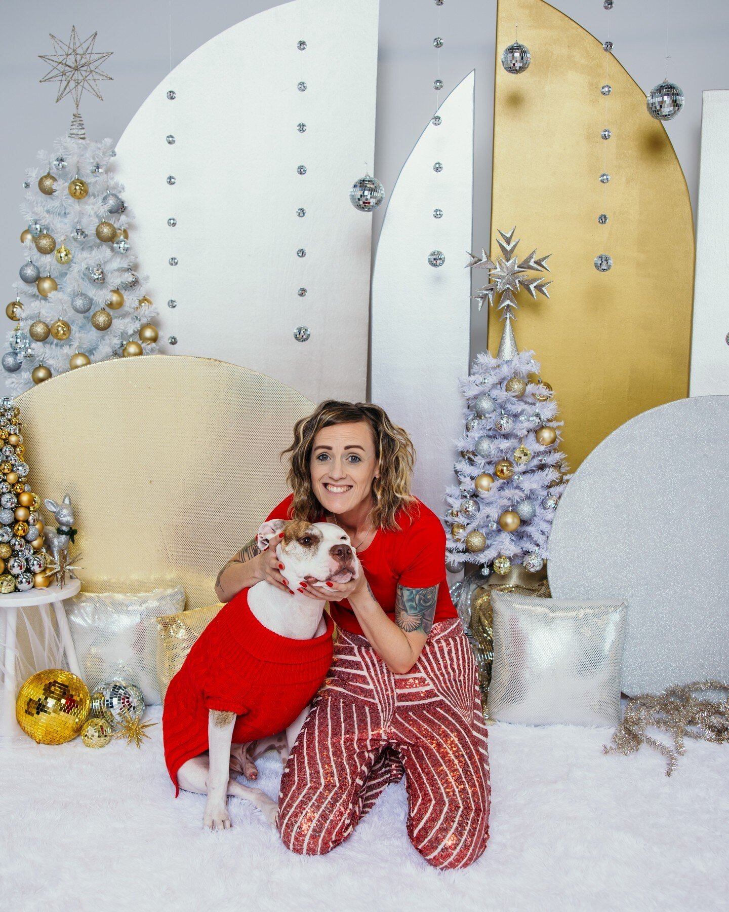 Happy Holidays from Maggie here at Lovelife Crew!⁠
⁠
I am the owner of this amazing business. I have an amazing crew that I could not be more thankful for. I am so happy with how our first year went and cannot wait to see all the beautiful photos of 