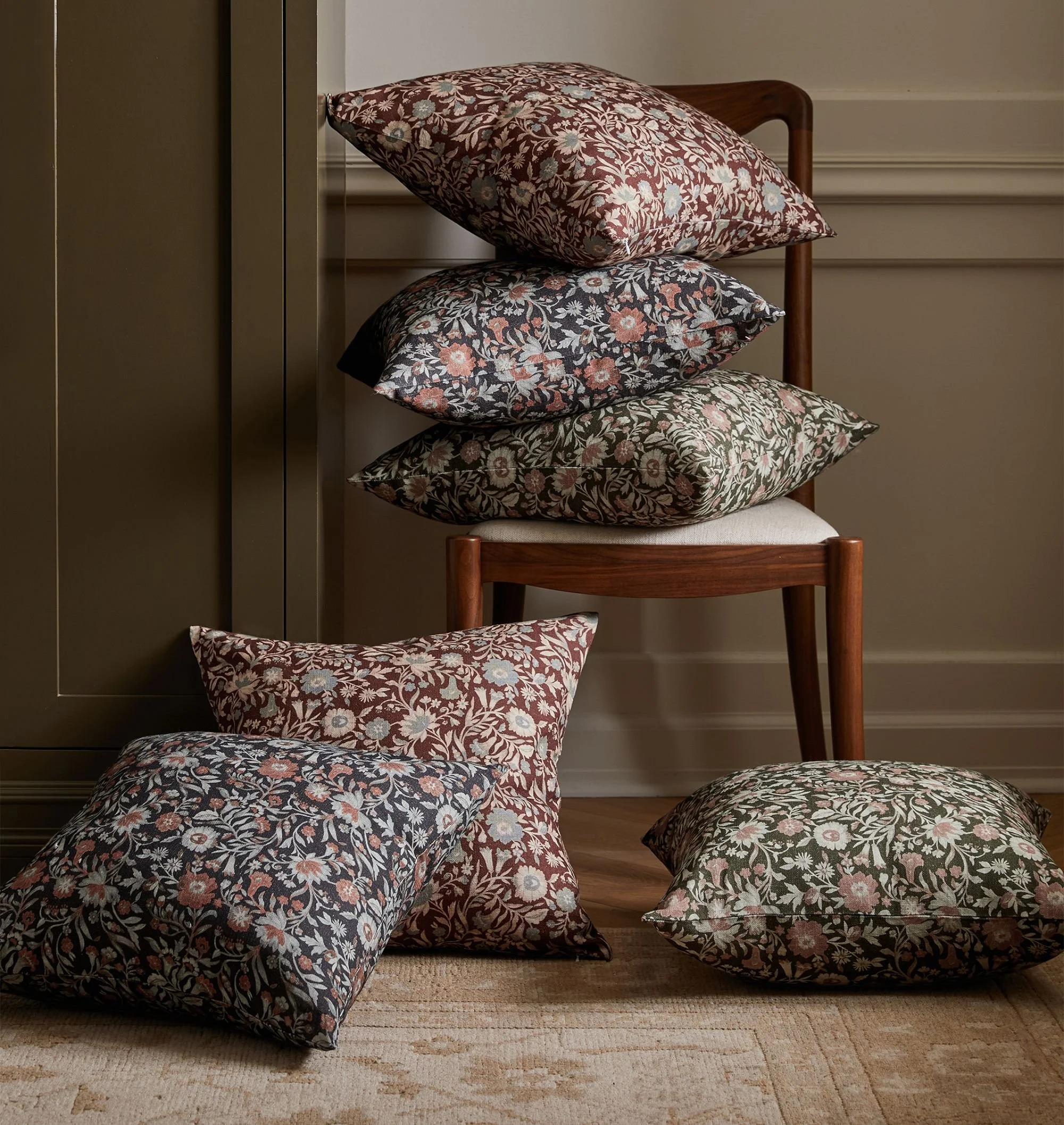 lorelai-floral-print-pillow-2-xl.jpg