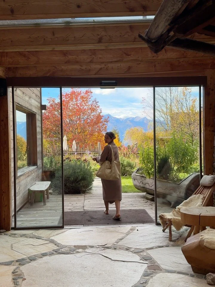 can confirm sauna-ing 10x a day when it&rsquo;s raining is just as good as when it&rsquo;s sunny🧘🏽&zwj;♀️ I love it here @naturhotel_luesnerhof #handmethefork