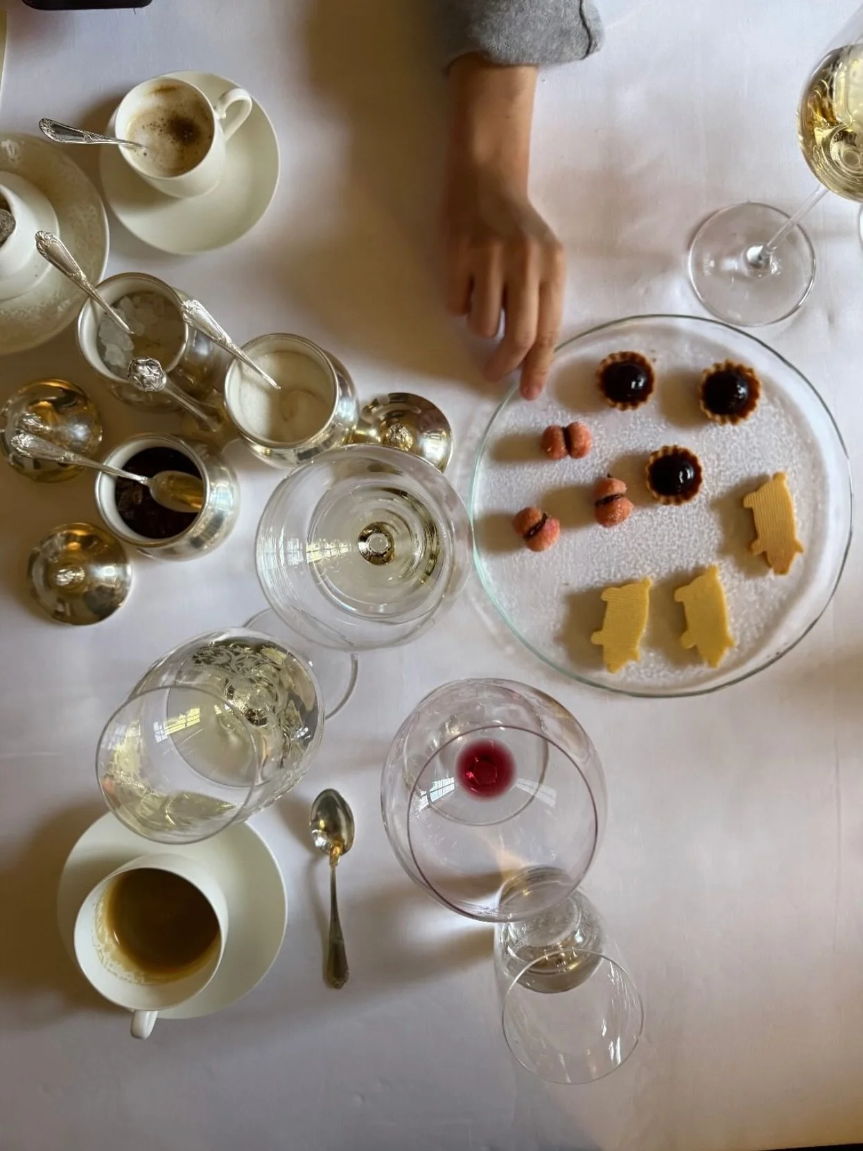 spent a week mainly in Milan with @sanpellegrino_us, but the most exquisite meal of the week came from outside Parma at @anticacortepallavicina 🐗 bars full of grappa, fresco painted ceilings, the most stunning silver place mats (new antique quest un