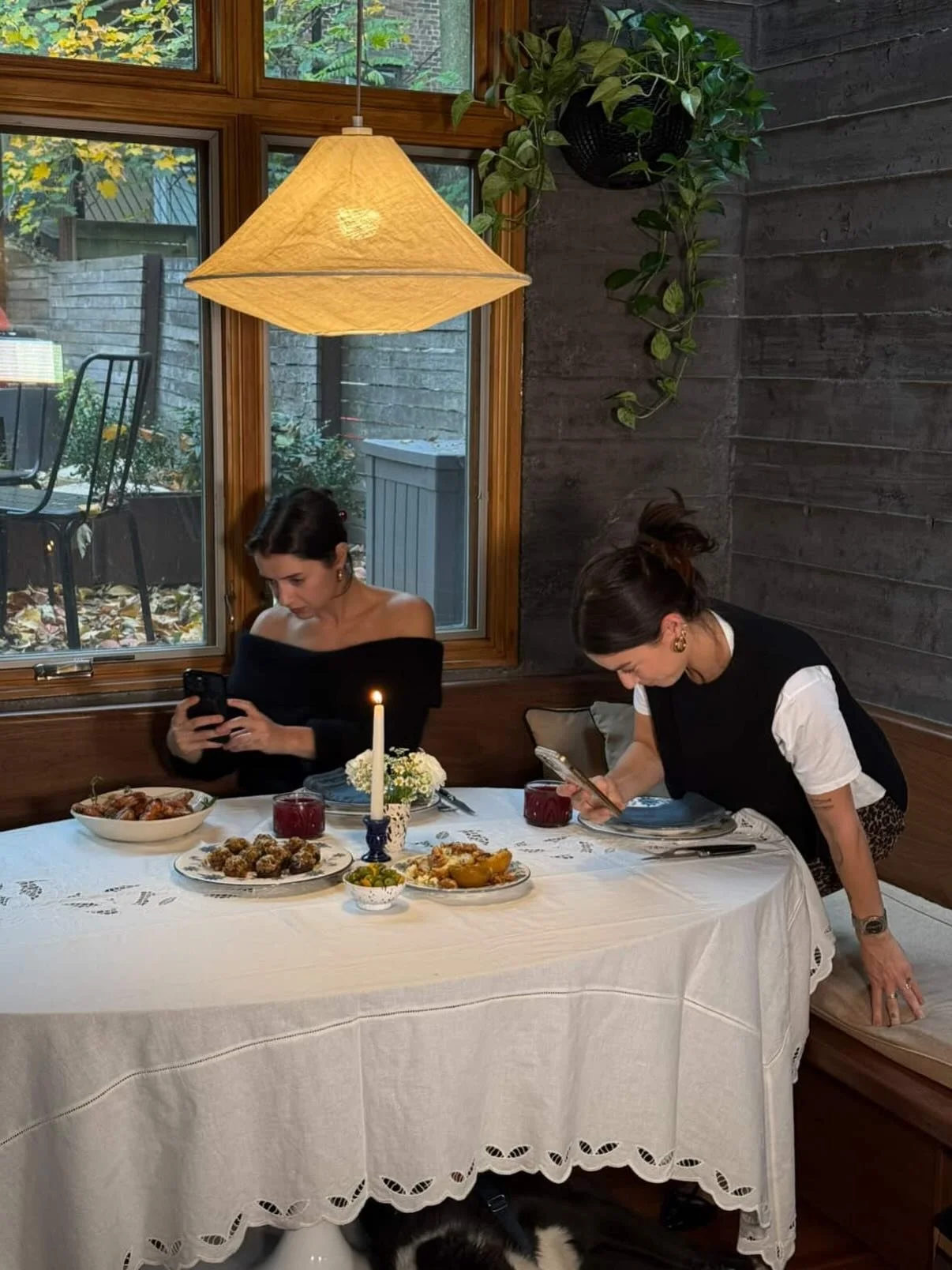 just two gals who lowkey look alike and love to cook and cheffed up some low effort holiday dishes to add to your spread&hellip; ON THE DOCKET: 
🪴Thanksgiving turkey inspired chicken wings (think every bite has crispy skin and juicy meat!)
🧄Sausage