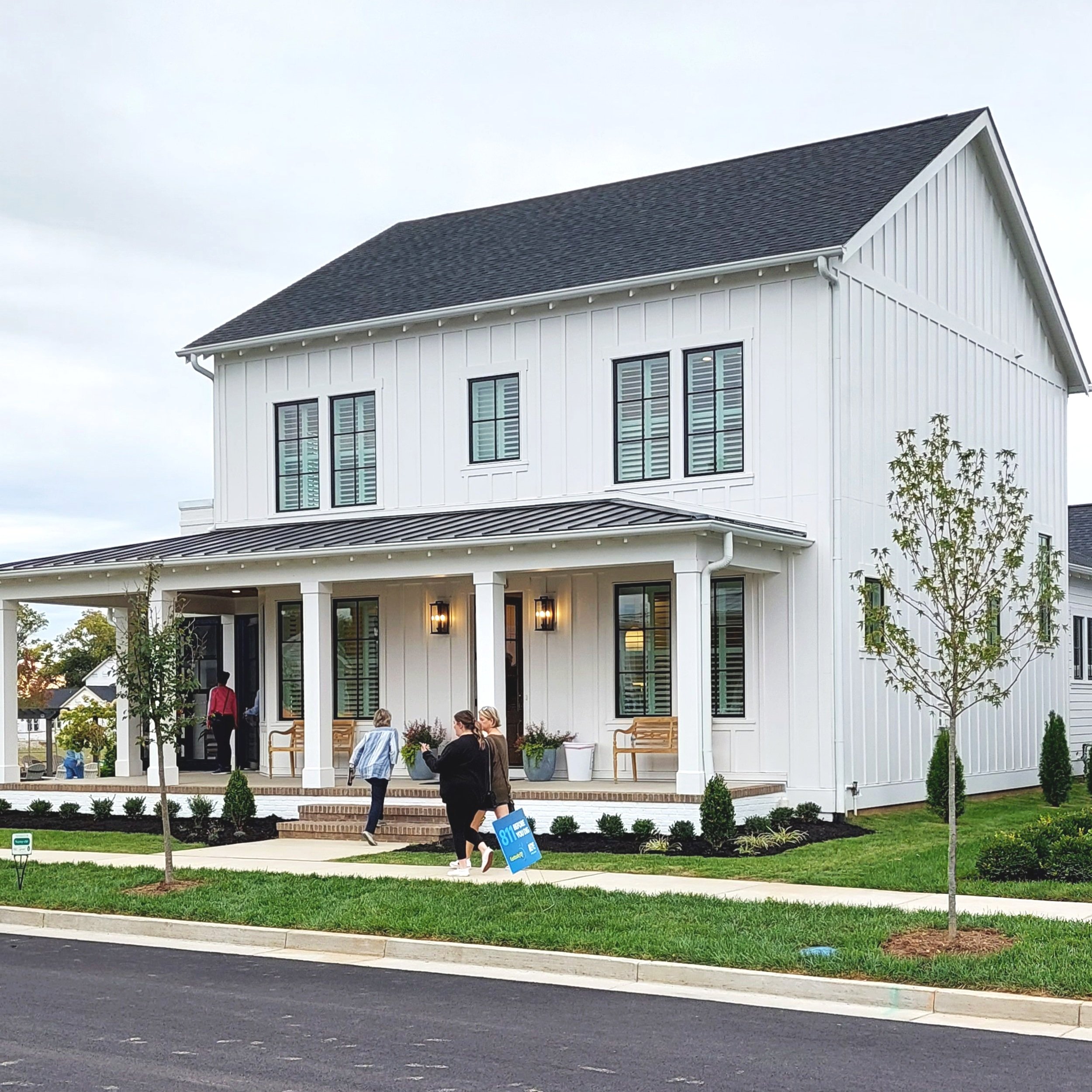 Design An American Farmhouse Style Home