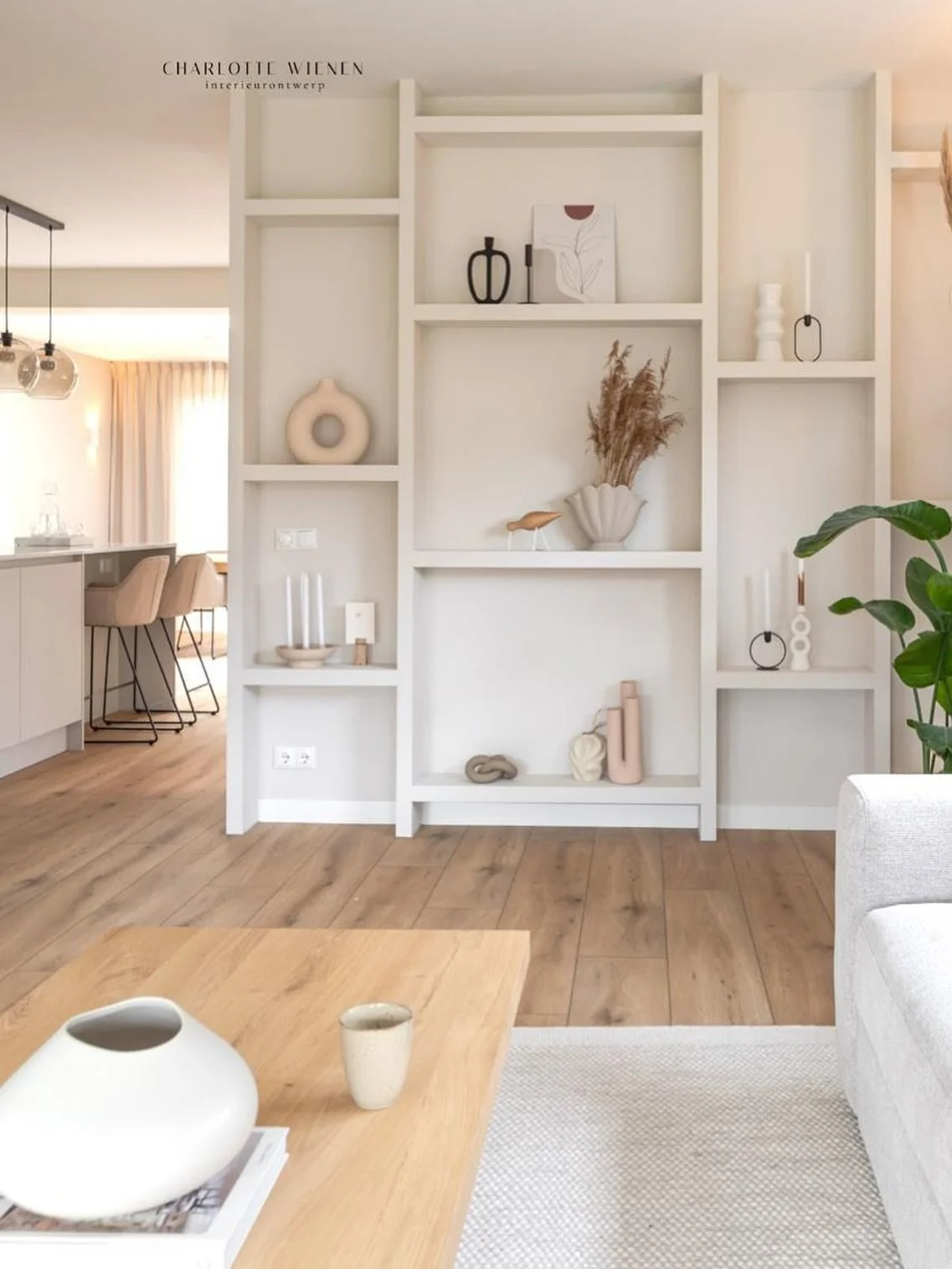 We krijgen die vraag wel eens:
“Kunnen jullie gewoon een plan maken?”
Ja, dat kan. Maar steeds vaker kiezen we ervoor om meer te doen dan dat.
Waarom?
Omdat een goed ontwerp pas echt tot leven komt tijdens de uitvoering.
En daar zit vaa