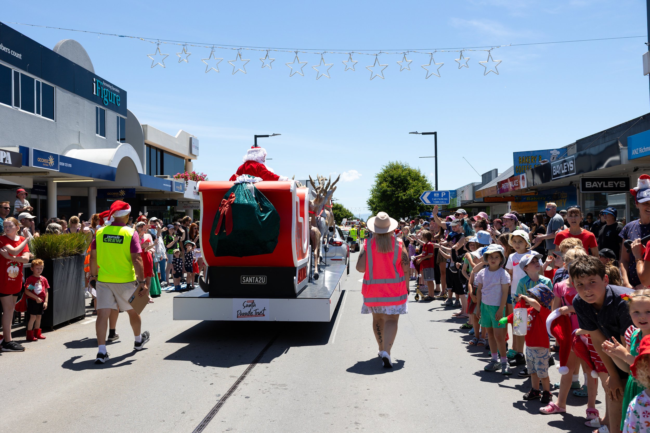 PhotosByFrancesca_Santa ParadeFloats-85.jpg