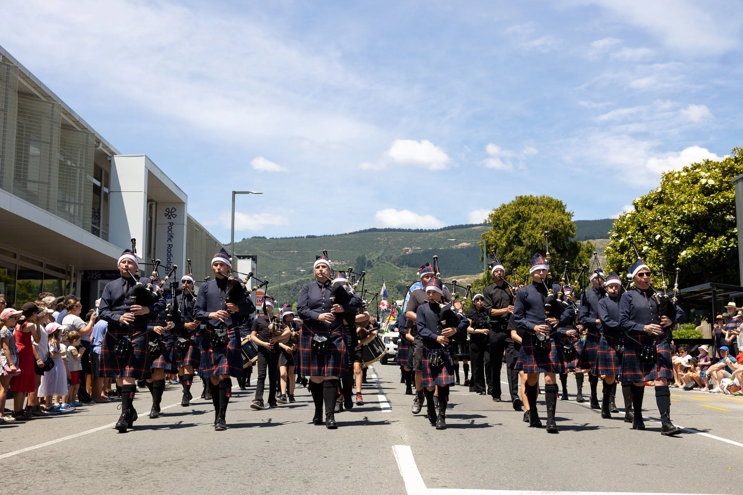 PhotosByFrancesca_Santa ParadeFloats-7.jpg